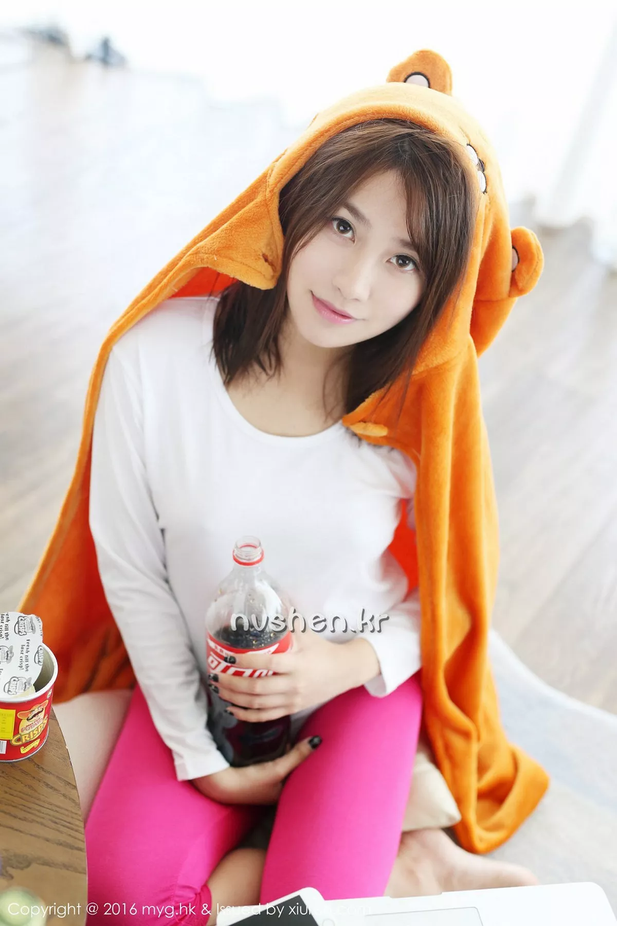 秀人集.com_[MyGirl美媛馆]Vol.233_嫩模许诺Sabrina居家私房护士装白色丝袜性感美腿写真64P