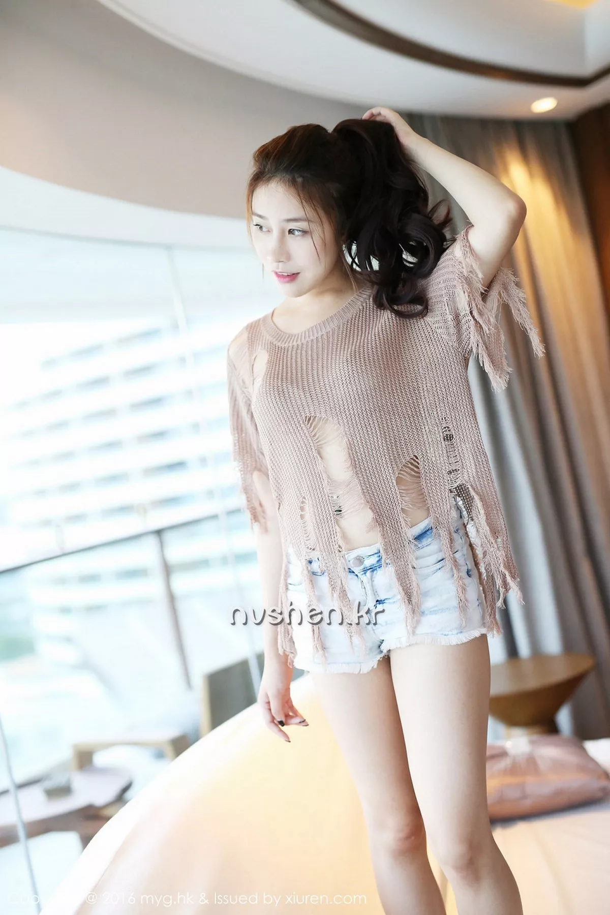 秀人集.com_[MyGirl美媛馆]Vol.233_嫩模许诺Sabrina居家私房护士装白色丝袜性感美腿写真64P