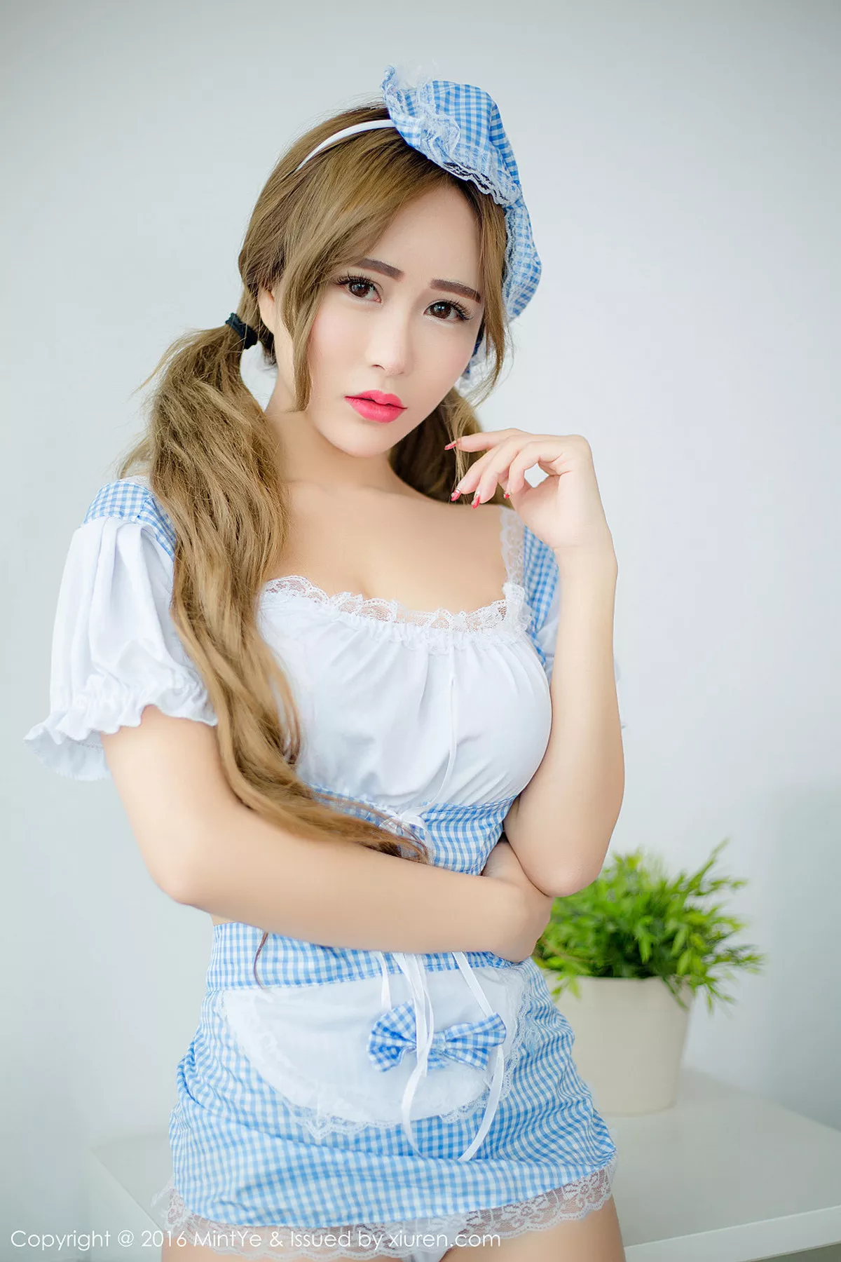 秀人集.com_[MintYe薄荷叶]Vol.001_嫩模何梦兮Stacy黑色蕾丝缕空情趣内衣秀白嫩翘臀诱惑写真71P