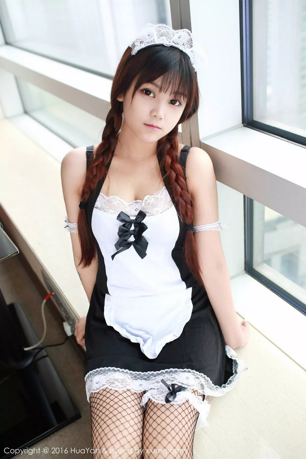 秀人集.com_[HuaYan花の颜]Vol.016_新人嫩模小月儿性感黑色女仆装黑色渔网丝袜清新写真54P