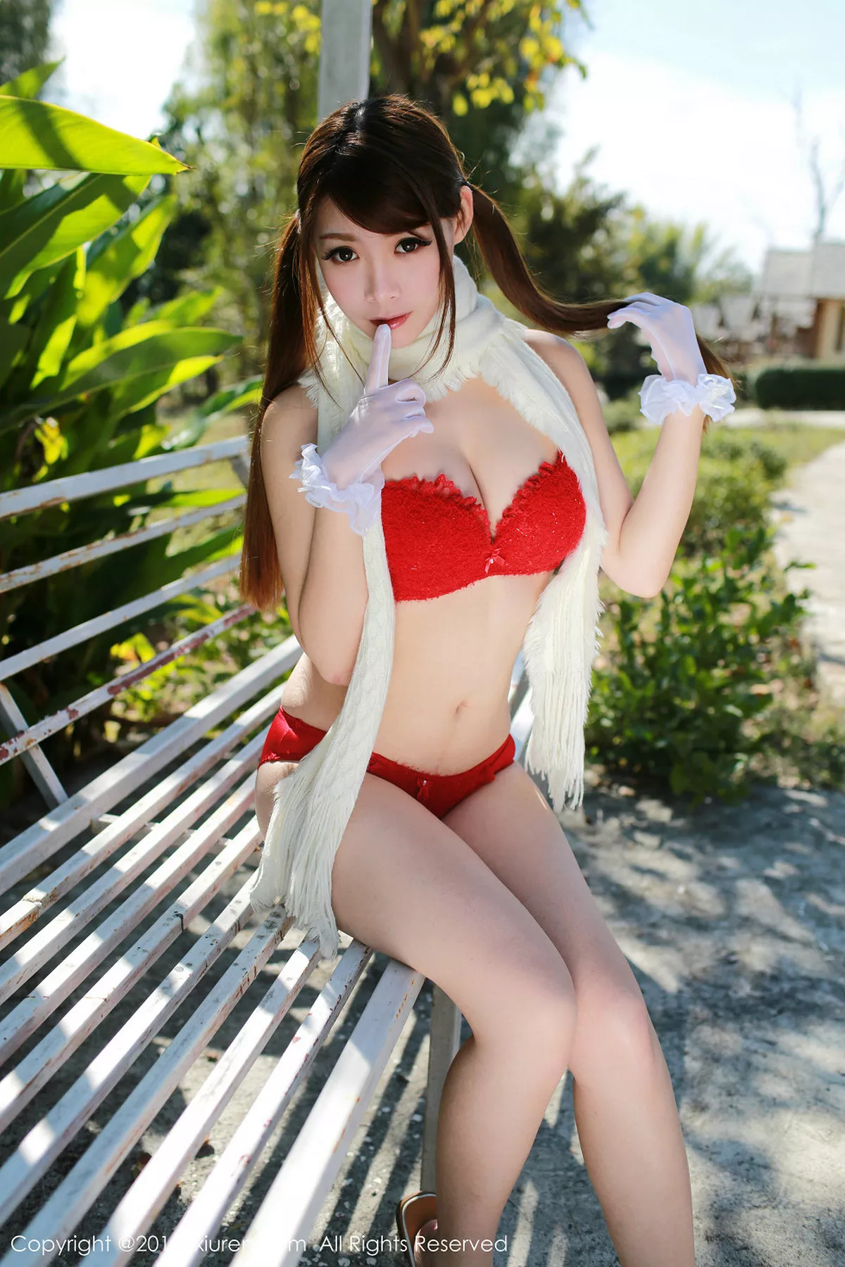 秀人集.com_[XiuRen秀人网]No.307_秀人嫩模MARA醬泰国旅拍户外红色比基尼内衣诱惑写真50P