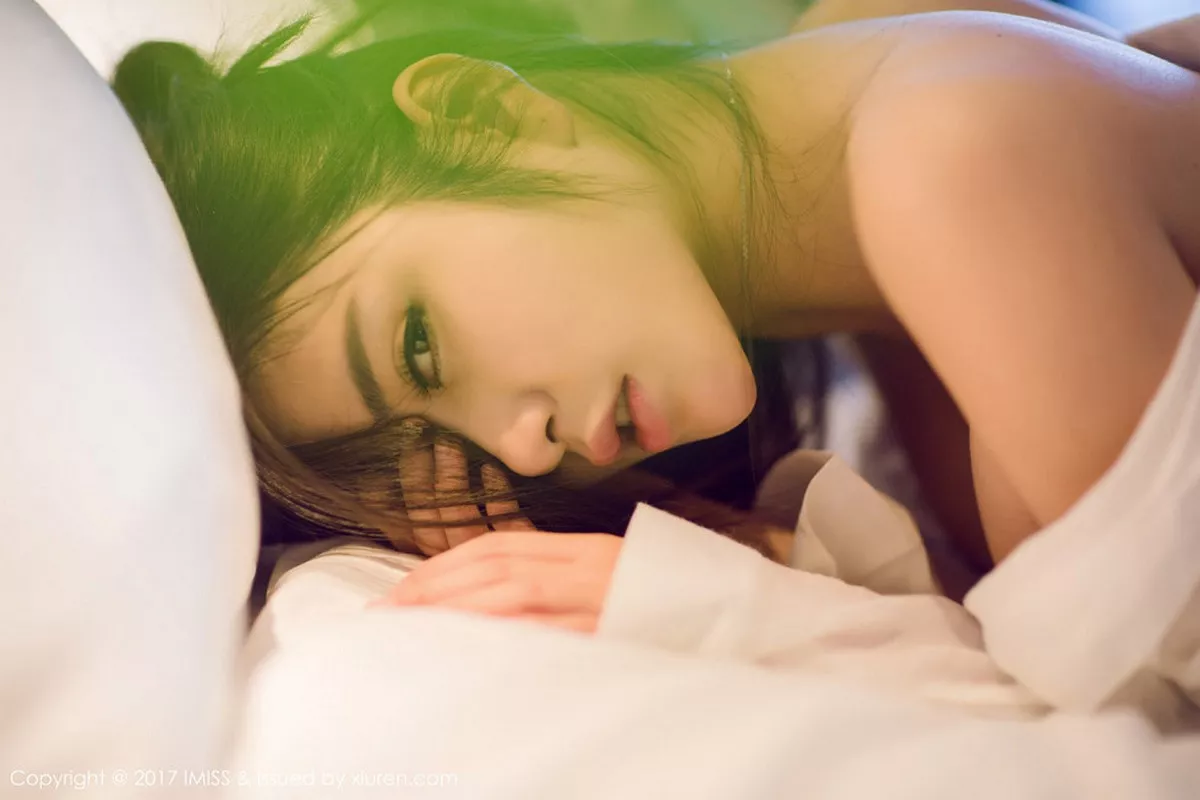 秀人集.com_[IMISS爱蜜社]Vol.146_嫩模李李七七喜喜圣诞主题小红裙纯白内衣秀完美身材写真67P