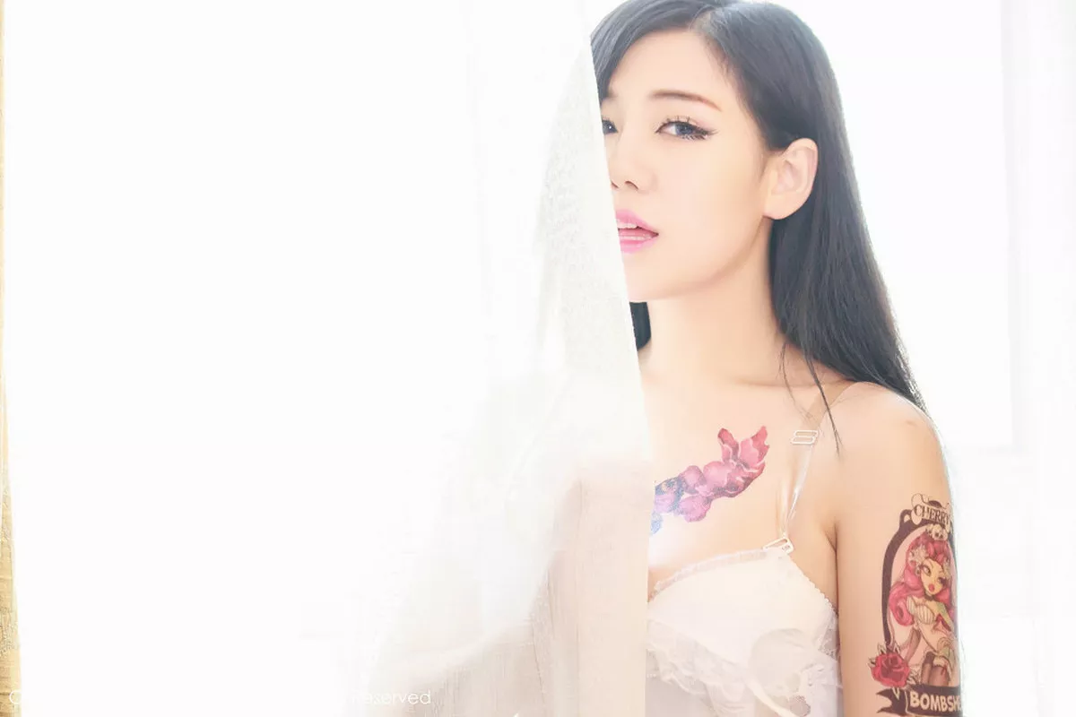 秀人集.com_[XiuRen秀人网]No.356_嫩模美女旭旭居家性感内衣秀丰满身材双乳纹身诱惑写真70P