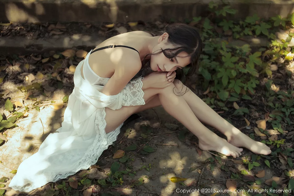 秀人集.com_[XiuRen秀人网]No.297_性感女神HONEYAL书本挡胸半裸秀豪乳完美诱惑写真50P