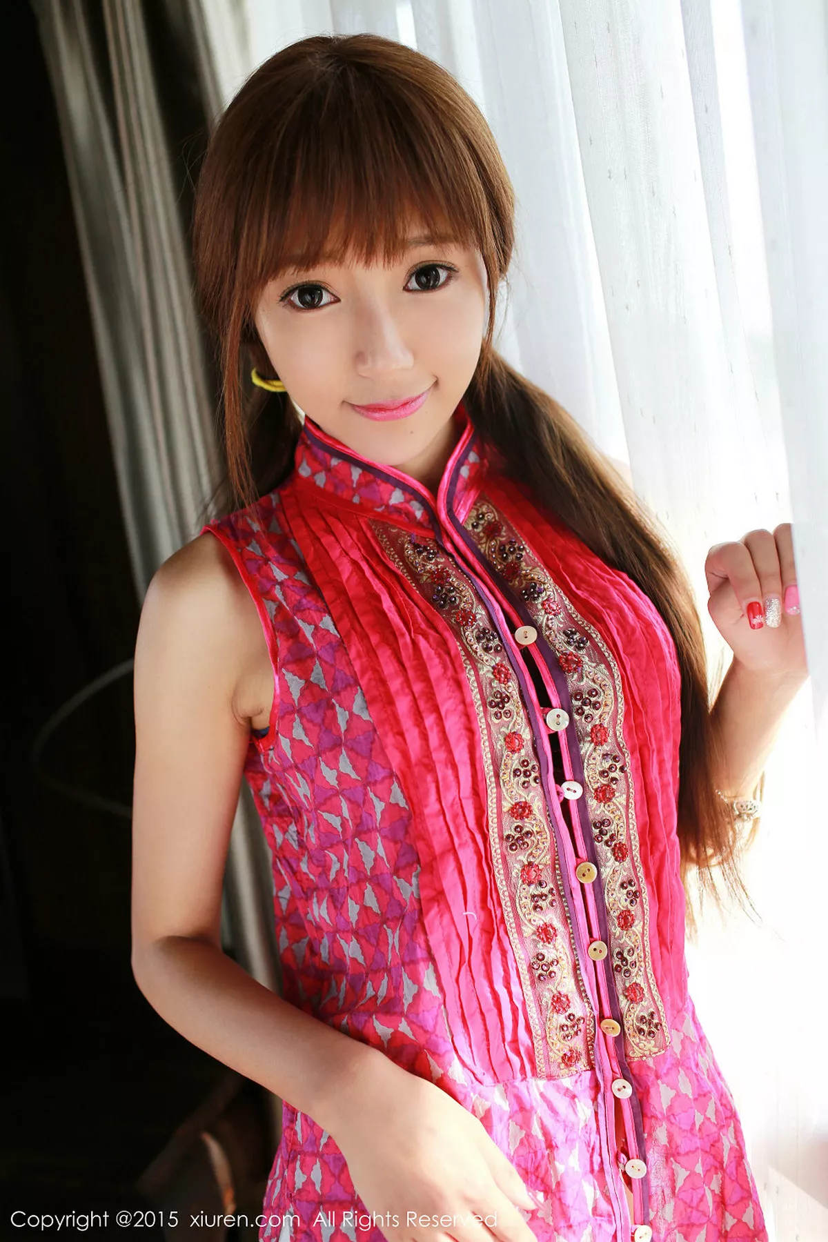 秀人集.com_[XiuRen秀人网]No.304_美胸女王馨瑶yanni连身短裙深V秀迷人美胸性感写真52P