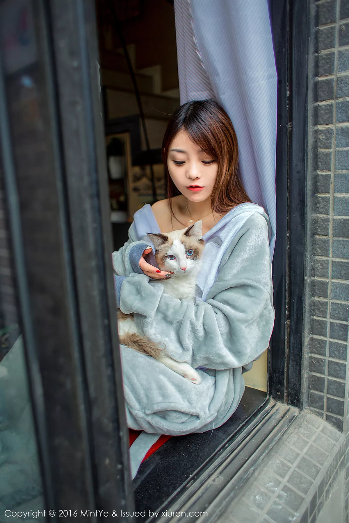 秀人集.com_[MintYe薄荷叶]Vol.002_小仙女佘贝拉bella居家私房半截内衣秀美乳性感写真50P