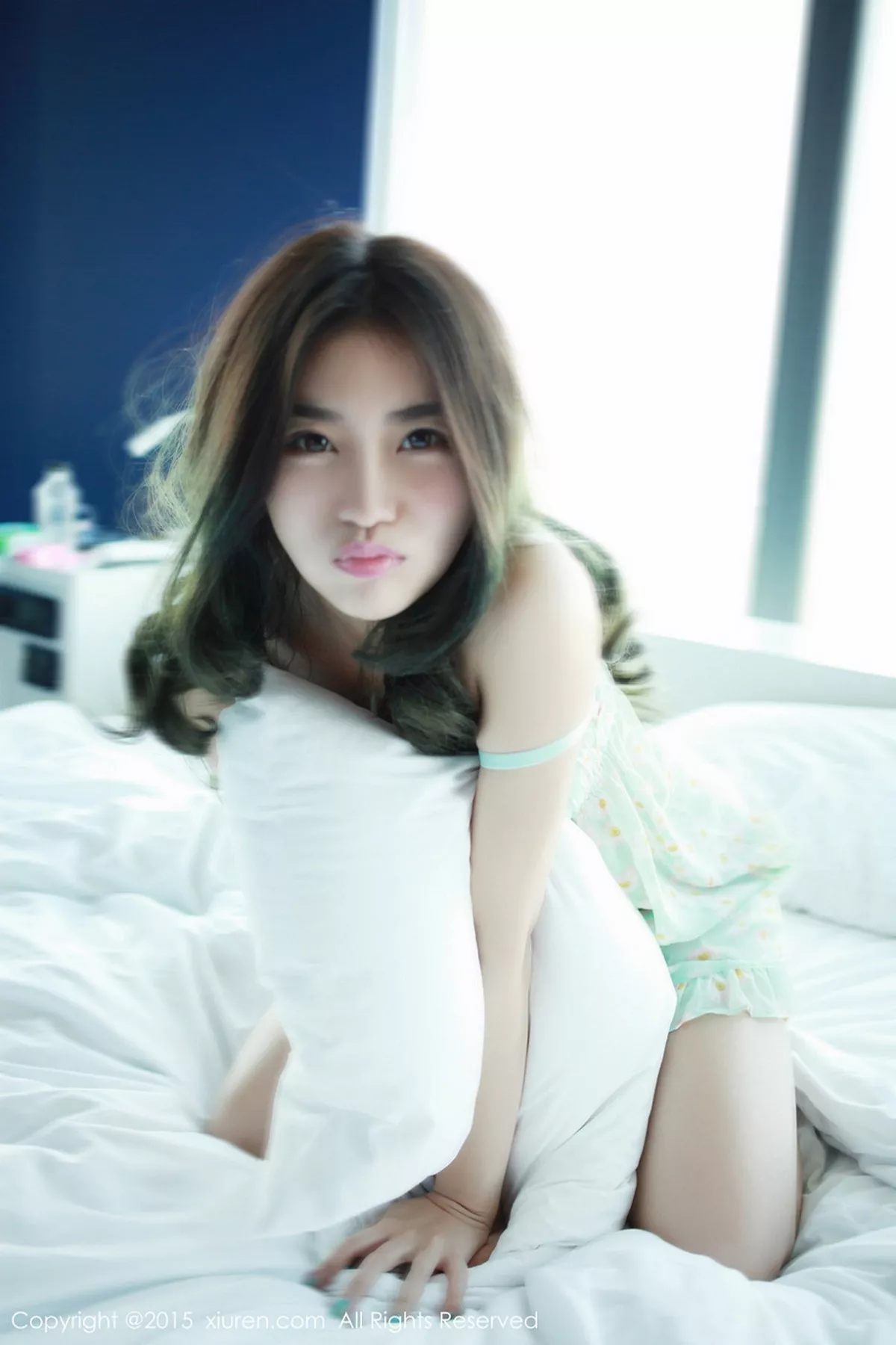 秀人集.com_[XiuRen秀人网]No.287_秀人嫩模许诺Sabrina花色睡裙居家床上迷人性感写真48P