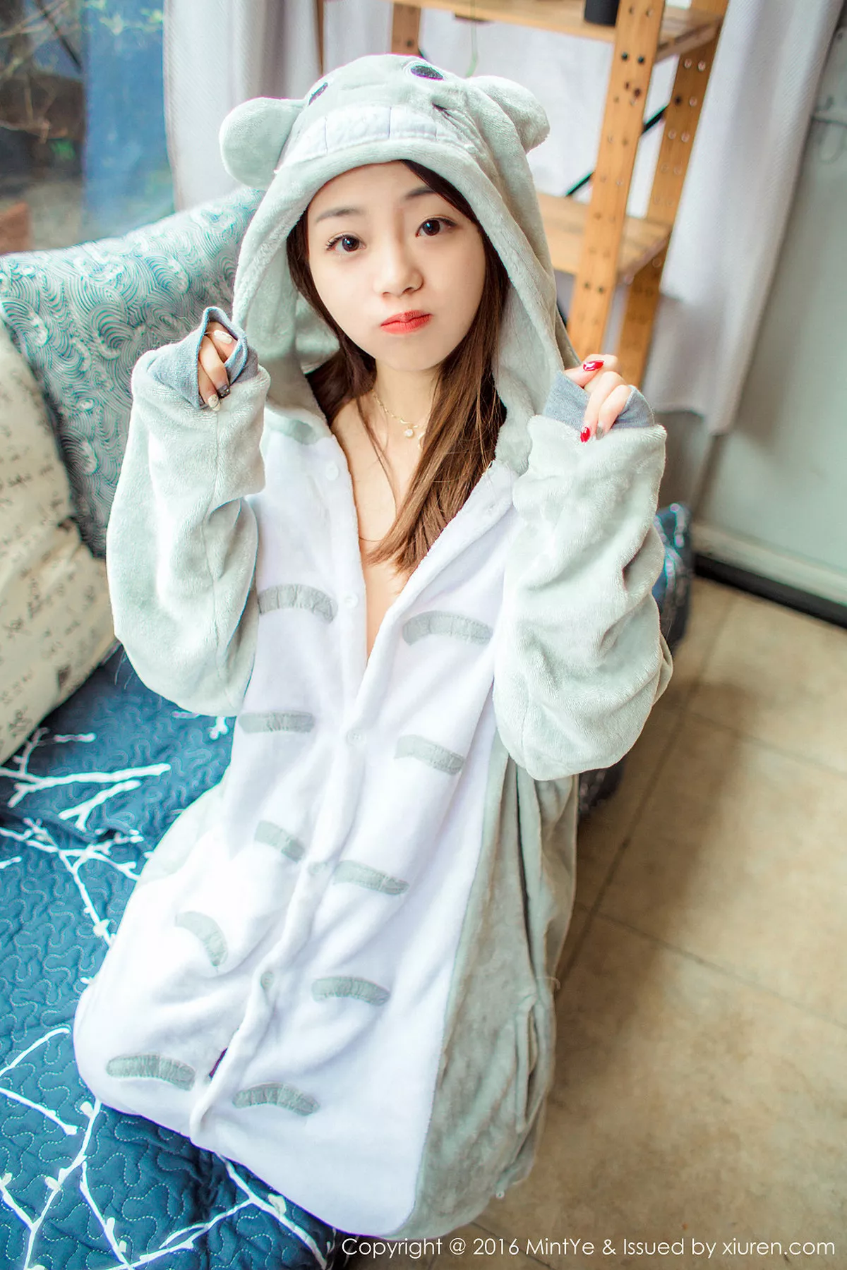 秀人集.com_[MintYe薄荷叶]Vol.002_小仙女佘贝拉bella居家私房半截内衣秀美乳性感写真50P