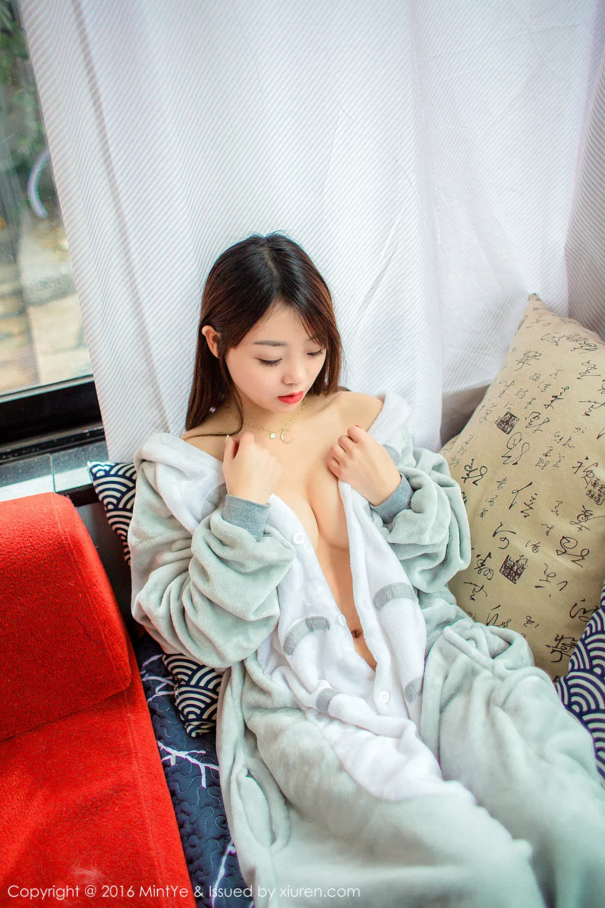 秀人集.com_[MintYe薄荷叶]Vol.002_小仙女佘贝拉bella居家私房半截内衣秀美乳性感写真50P