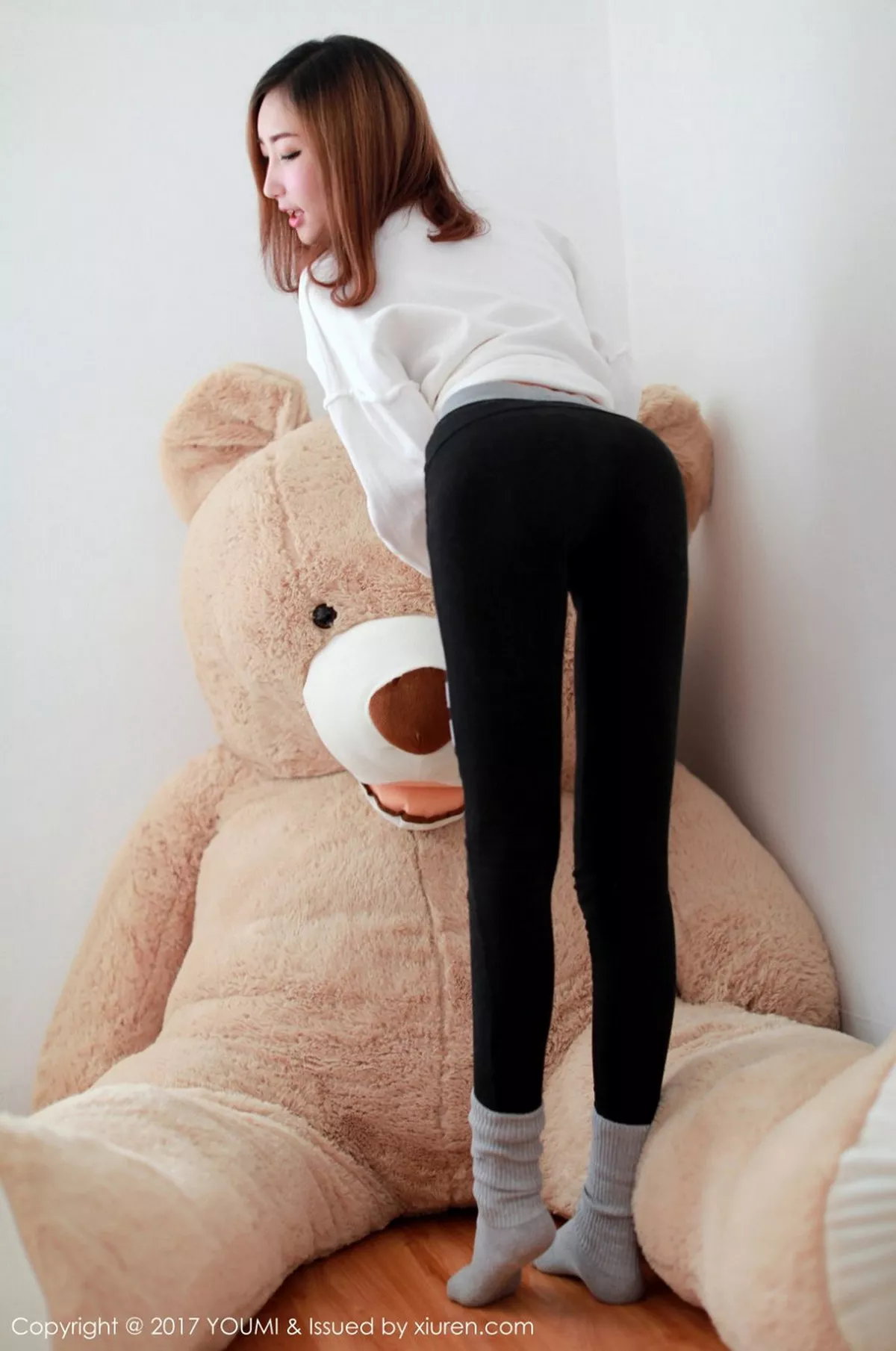 秀人集.com_[YouMi尤蜜荟]Vol.005_尤物嫩模Yumi尤美居家私房内衣系列+户外小清新性感写真46P