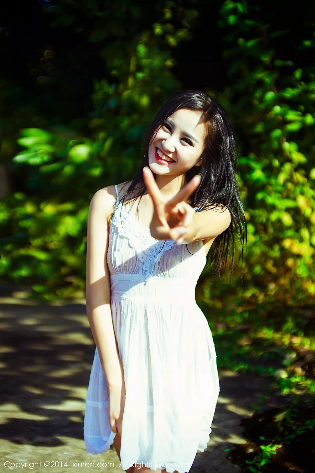 秀人集.com_[XiuRen秀人网]No.226_邻家美女刘薇拉户外花丛中性感内衣秀完美身材写真50P