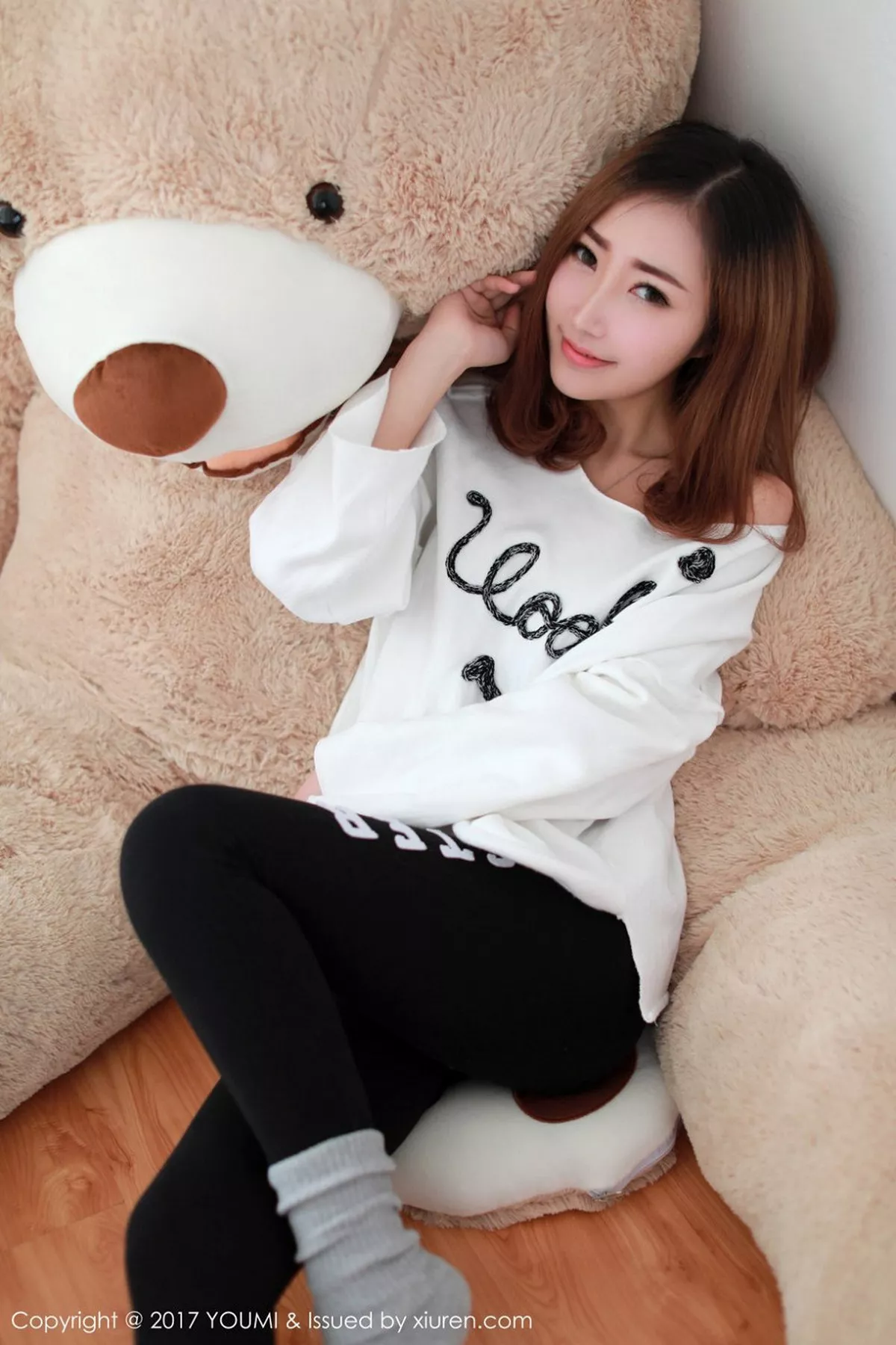 秀人集.com_[YouMi尤蜜荟]Vol.005_尤物嫩模Yumi尤美居家私房内衣系列+户外小清新性感写真46P