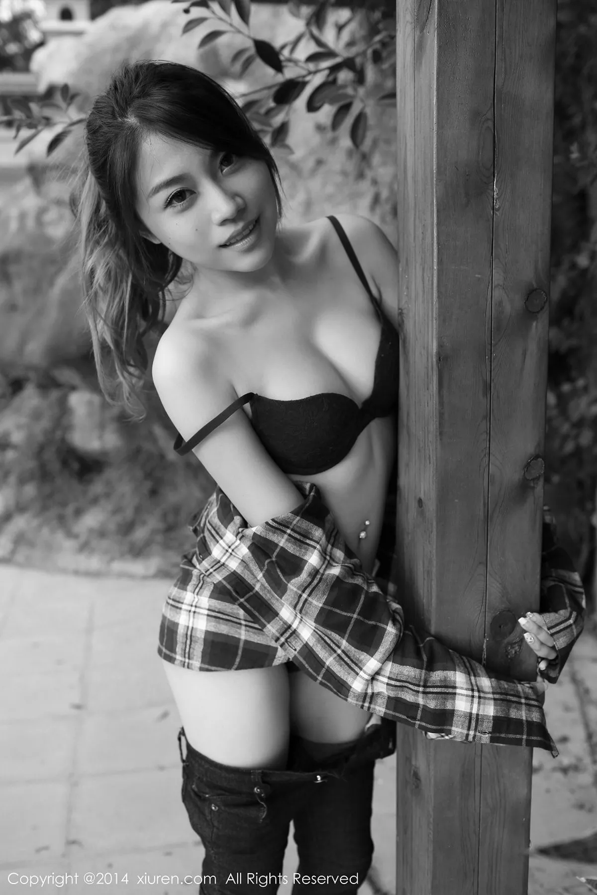 秀人集.com_[XiuRen秀人网]No.243_嫩模许诺Sabrina厦门旅拍格子衬衫下性感美胸写真48P