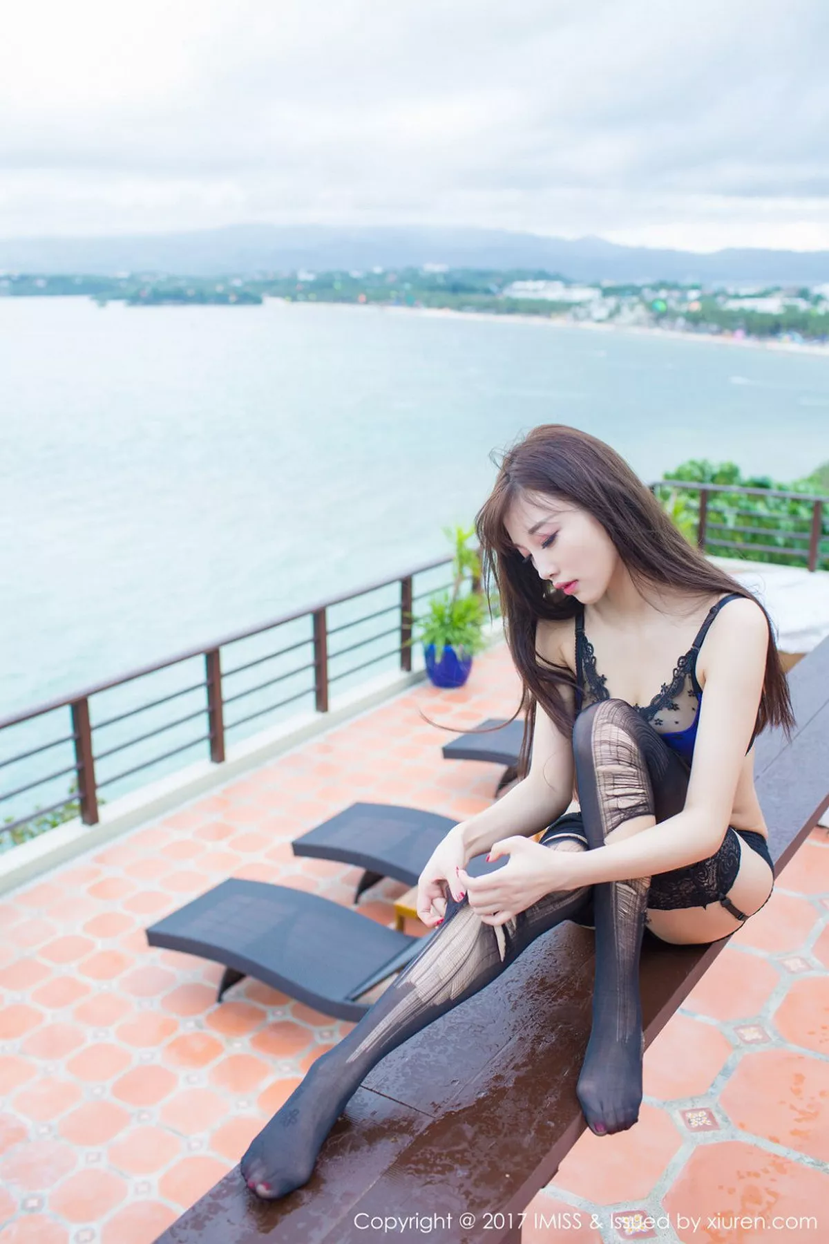 秀人集.com_[IMISS爱蜜社]Vol.147_嫩模Sugar小甜心CC长滩旅拍泳池边性感比基尼写真53P