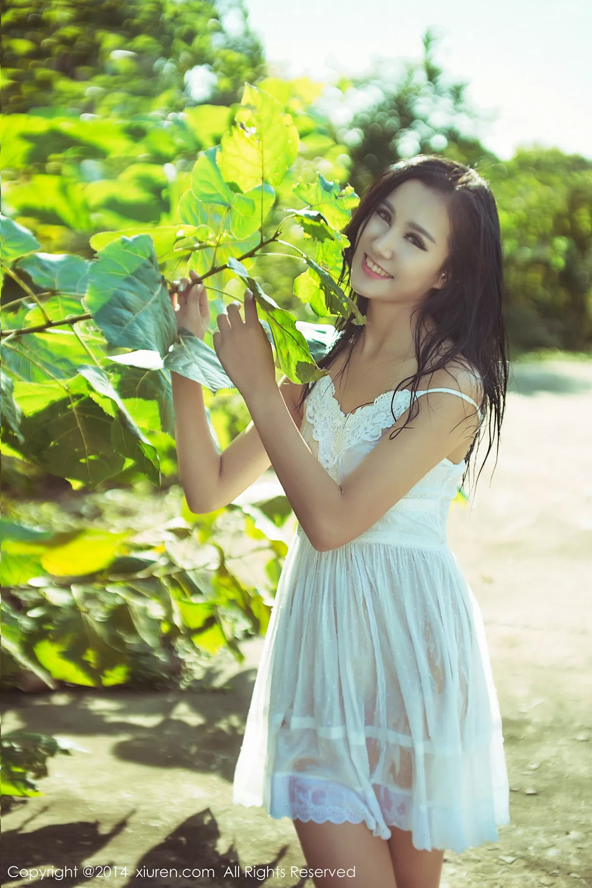 秀人集.com_[XiuRen秀人网]No.226_邻家美女刘薇拉户外花丛中性感内衣秀完美身材写真50P