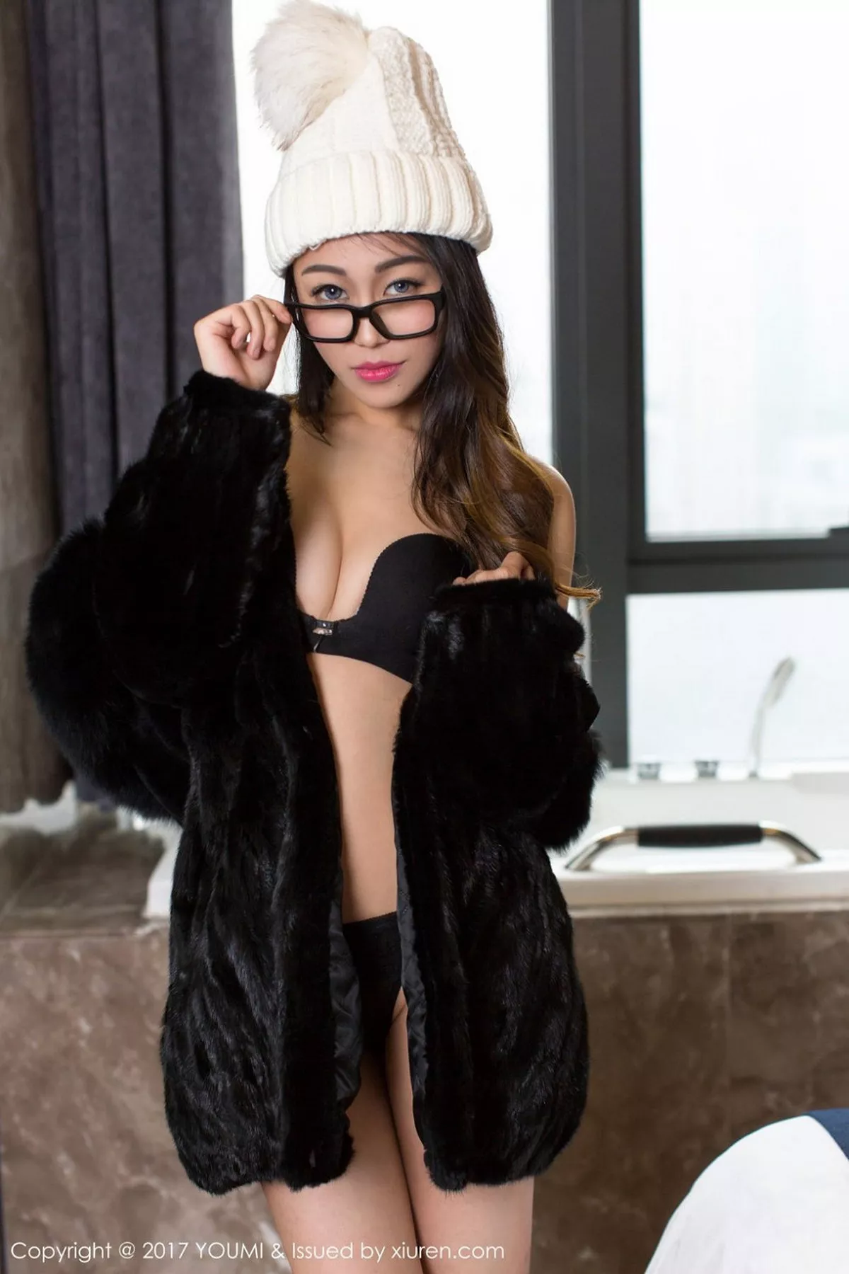 秀人集.com_[YouMi尤蜜荟]Vol.007_嫩模Quella-瑰娜居家黑色内衣+黑丝裤袜秀完美身材性感写真59P