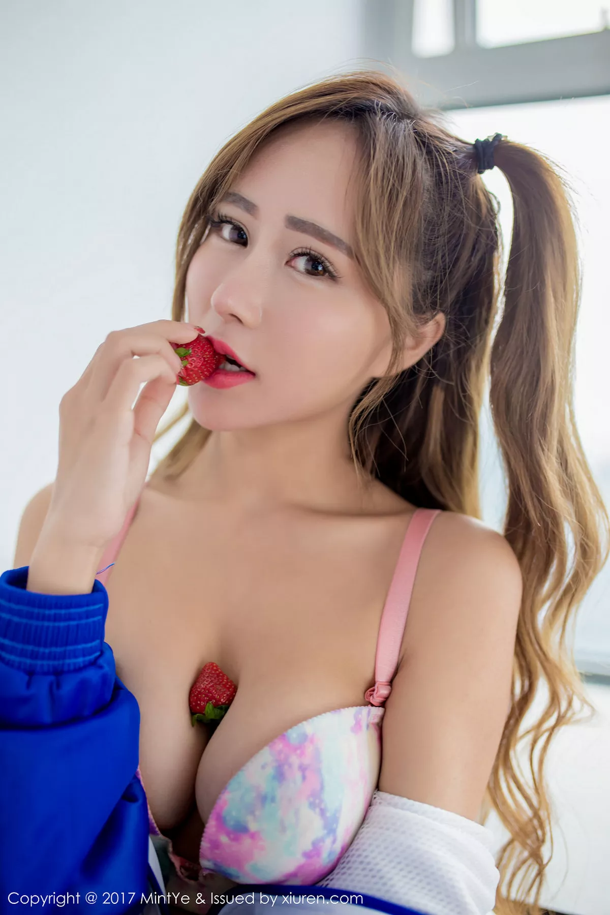 秀人集.com_[MintYe薄荷叶]Vol.004_嫩模何梦兮Stacy黑色蕾丝边丝袜女仆装完美诱惑写真62P