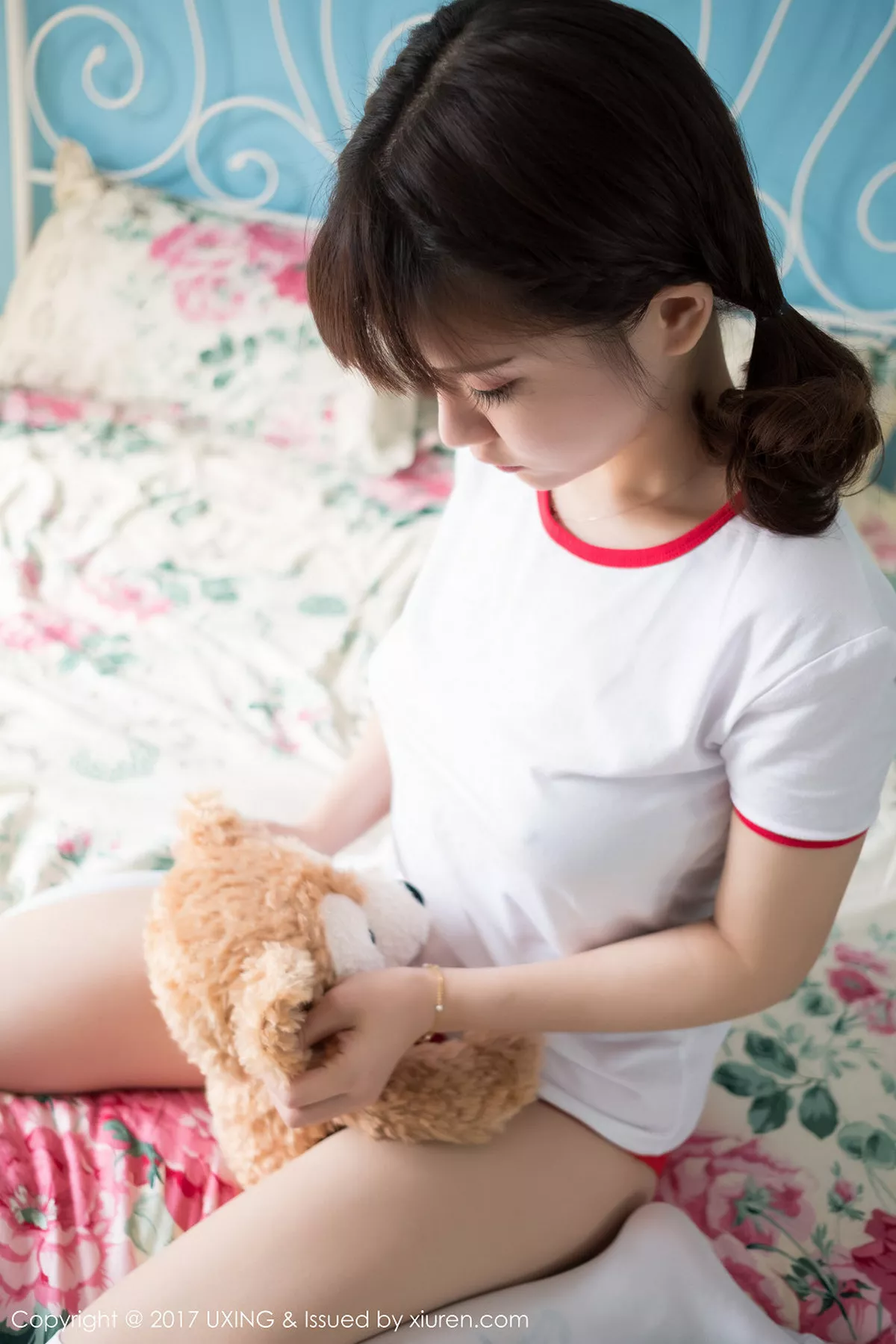 秀人集.com_[UXING优星馆]Vol.040_嫩模K8傲娇萌萌Vivian居家大床上体操服可爱萌动写真60P