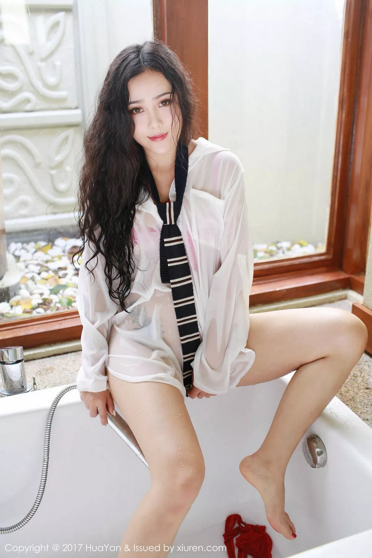 秀人集.com_[HuaYan花の颜]Vol.028_嫩模Manuela玛鲁娜长滩岛旅拍飘带内衣秀丰乳肥臀写真35P