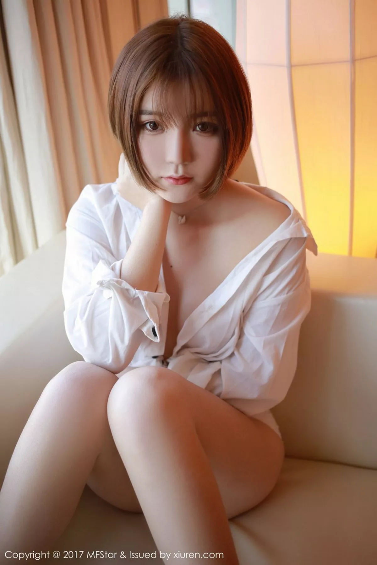 秀人集.com_[MFStar模范学院]Vol.089_丽质嫩模冷不丁居家白衬衣不穿内衣秀美胸撩人写真52P