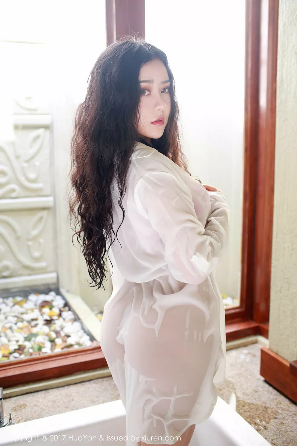 秀人集.com_[HuaYan花の颜]Vol.028_嫩模Manuela玛鲁娜长滩岛旅拍飘带内衣秀丰乳肥臀写真35P