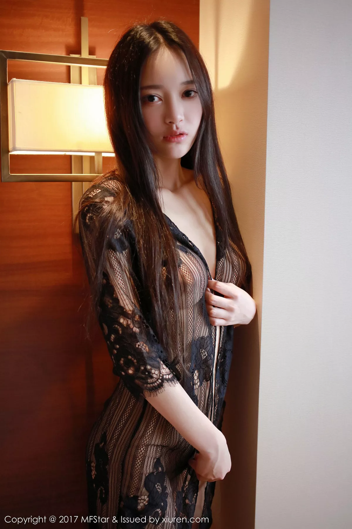 秀人集.com_[MFStar模范学院]Vol.092_嫩模唐琪儿Beauty半截上衣秀豪乳雪嫩肌肤诱惑写真51P