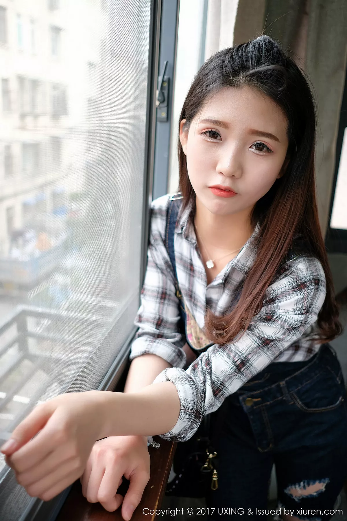 秀人集.com_[UXING优星馆]Vol.044_童颜巨乳嫩模可爱的小叶子脱牛仔衬衫秀完美曲线诱惑写真40P