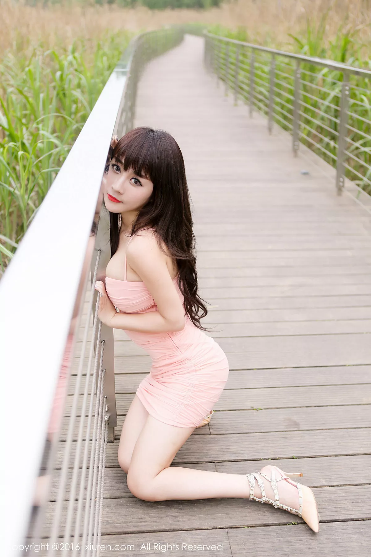 秀人集.com_[XiuRen秀人网]No.529_嫩模陈巧蓓isabella粉红低胸连体裙秀F杯豪乳诱惑写真55P