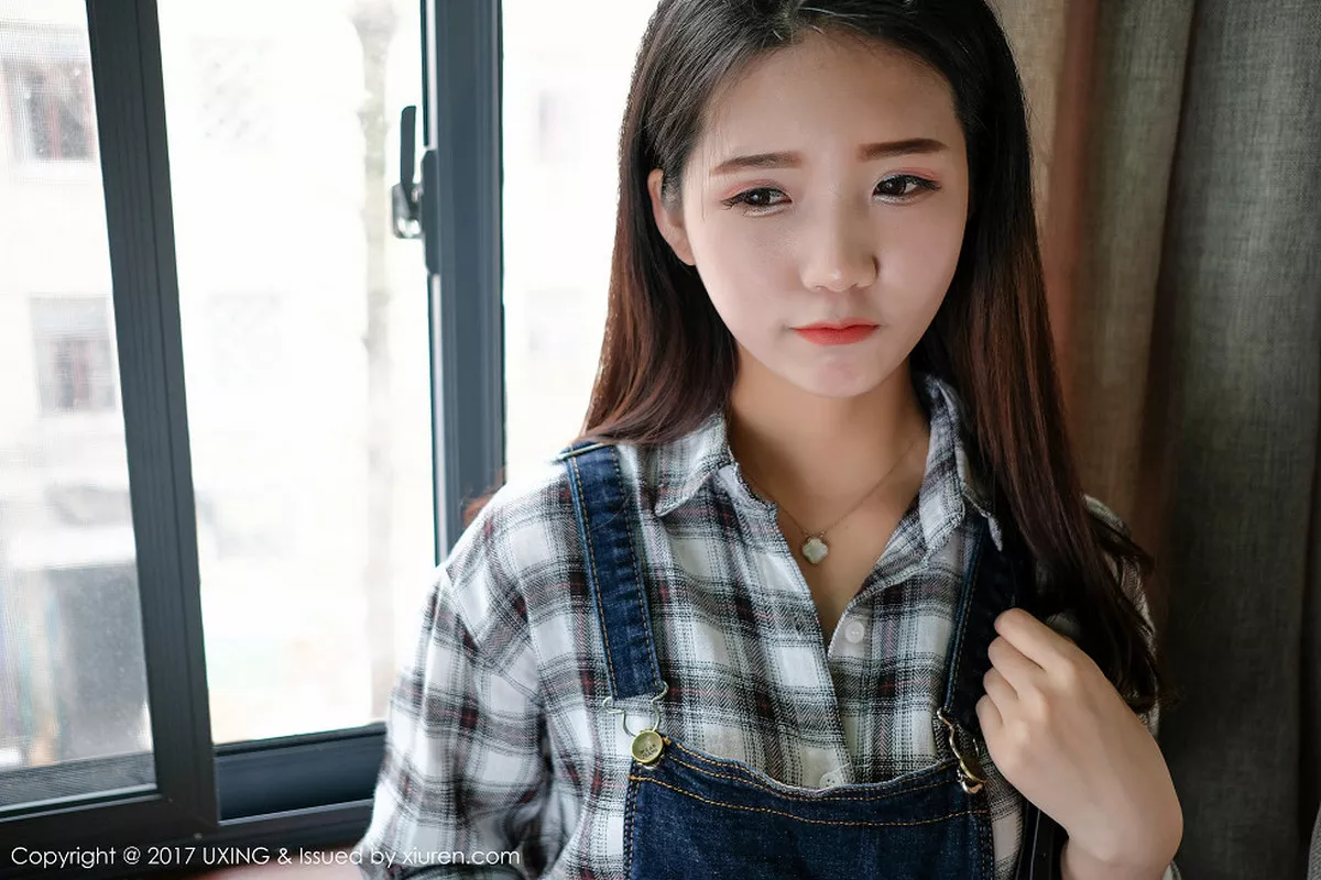 秀人集.com_[UXING优星馆]Vol.044_童颜巨乳嫩模可爱的小叶子脱牛仔衬衫秀完美曲线诱惑写真40P