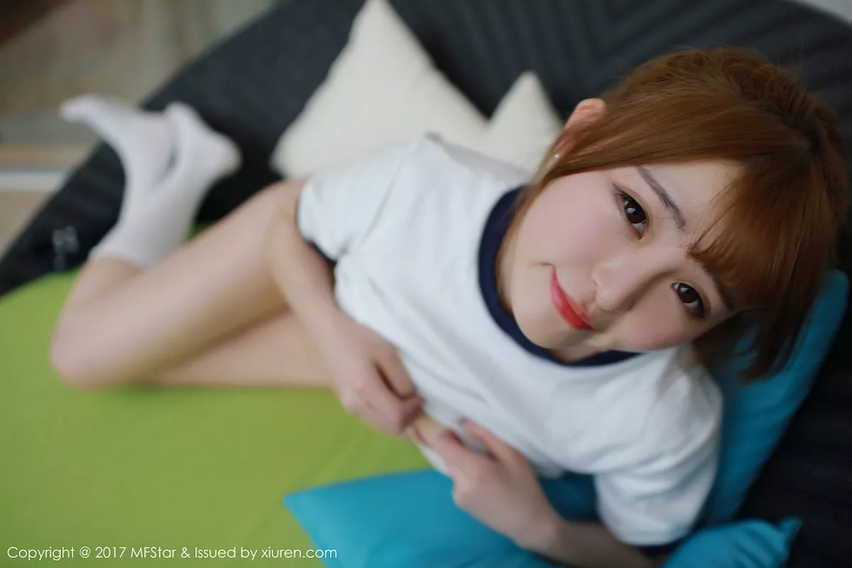 秀人集.com_[MFStar模范学院]Vol.090_嫩模伊小七MoMo清纯运动服+眼镜OL系列完美身材写真51P