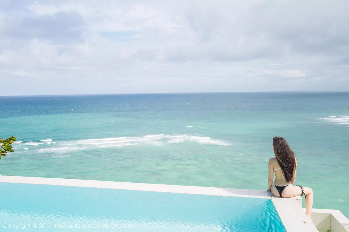 秀人集.com_[IMISS爱蜜社]Vol.155_嫩模芝芝Booty长滩旅拍圣诞树下三点式性感内衣完美诱惑写真50P