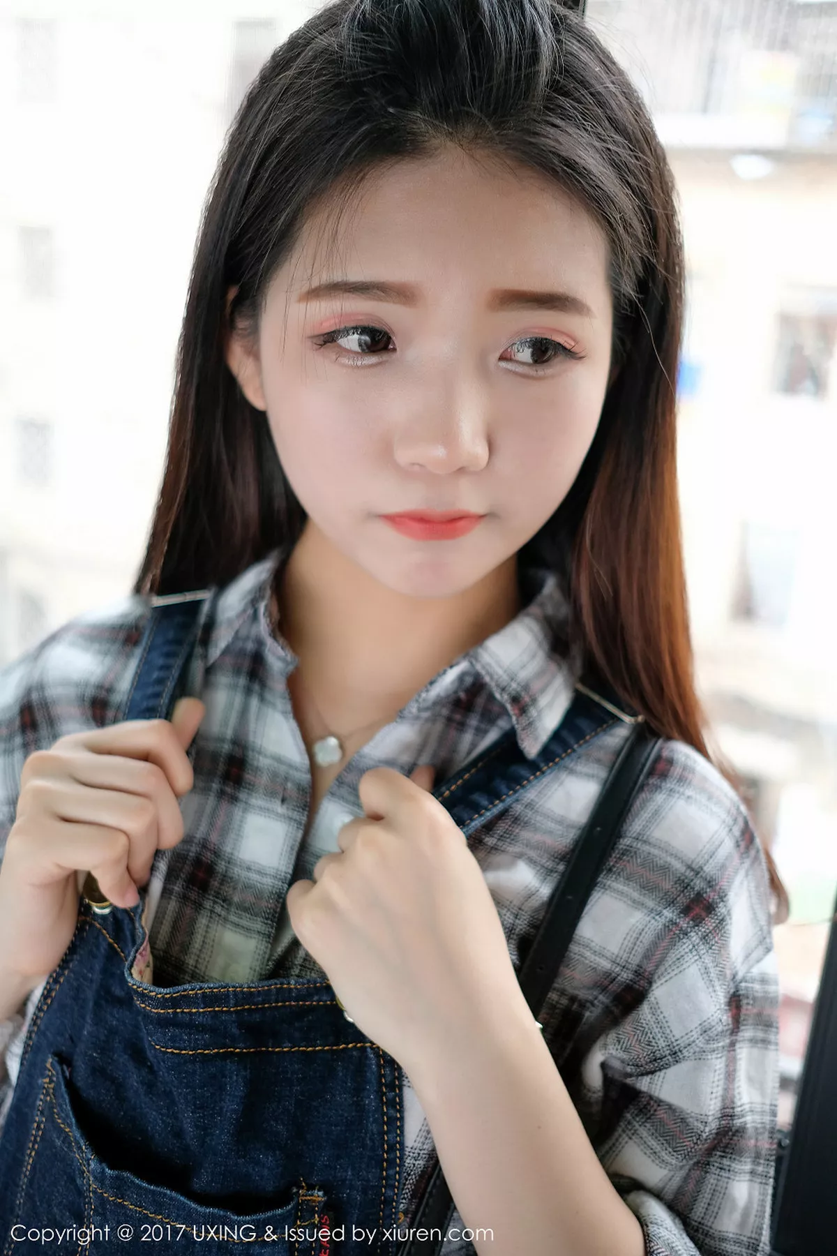 秀人集.com_[UXING优星馆]Vol.044_童颜巨乳嫩模可爱的小叶子脱牛仔衬衫秀完美曲线诱惑写真40P