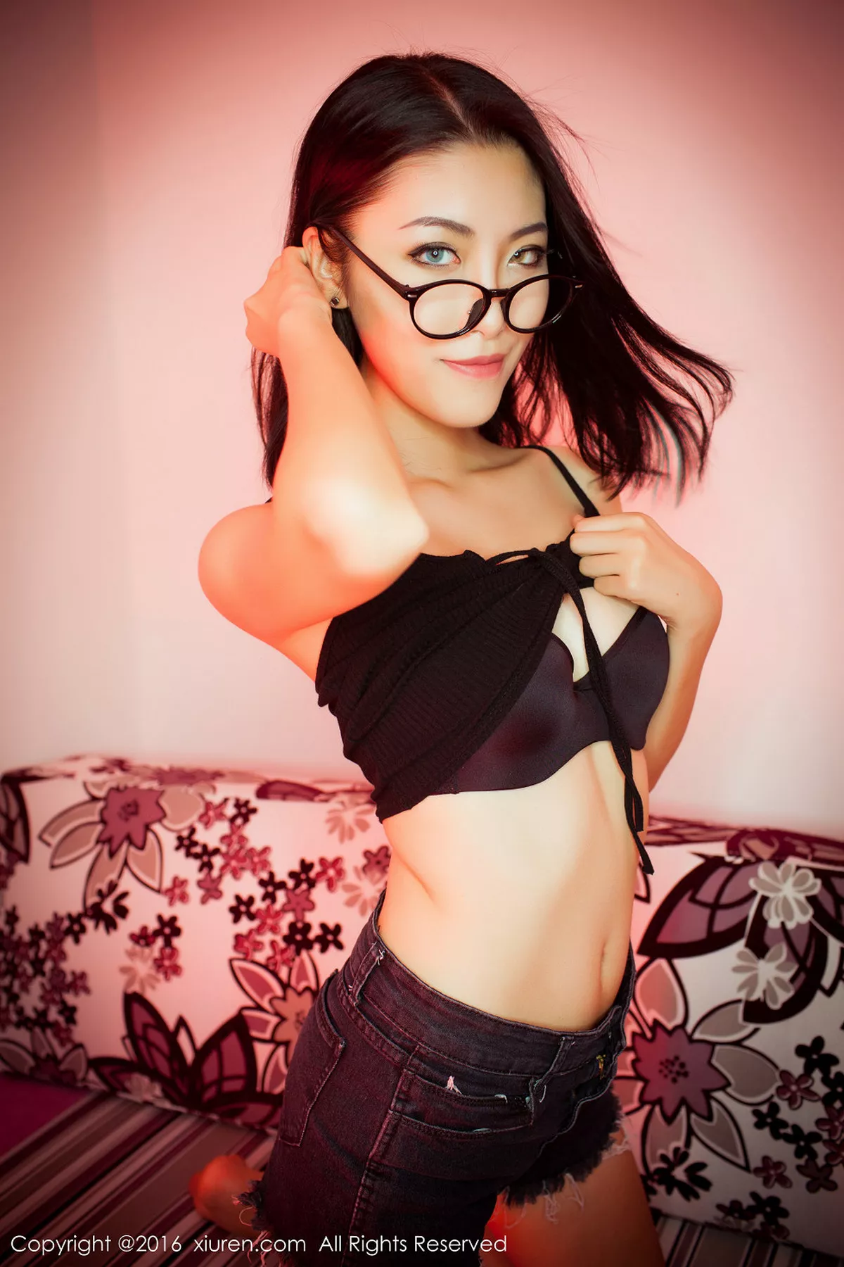 秀人集.com_[XiuRen秀人网]No.617_嫩模BOBO_xk牛仔热裤秀完美身材狐媚双眼冷艳迷人写真49P