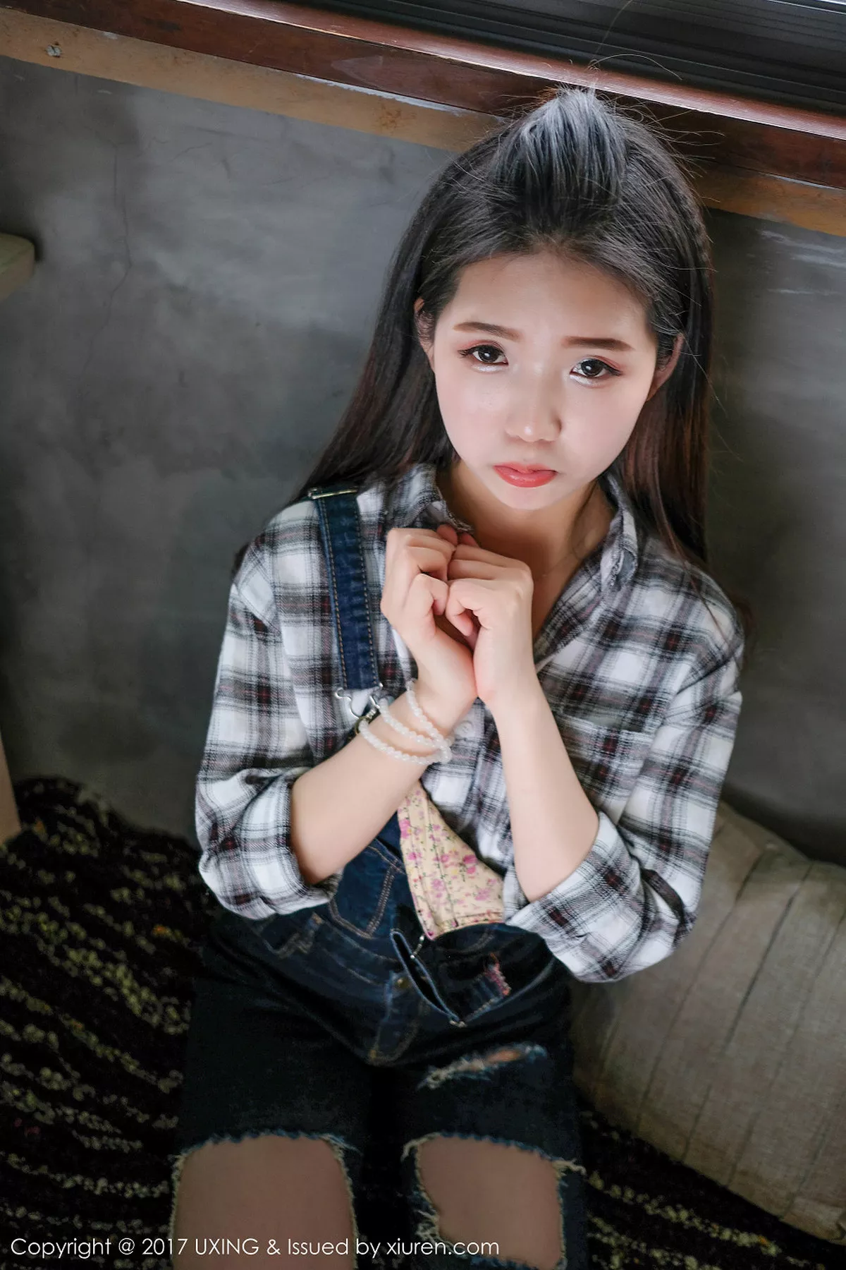 秀人集.com_[UXING优星馆]Vol.044_童颜巨乳嫩模可爱的小叶子脱牛仔衬衫秀完美曲线诱惑写真40P