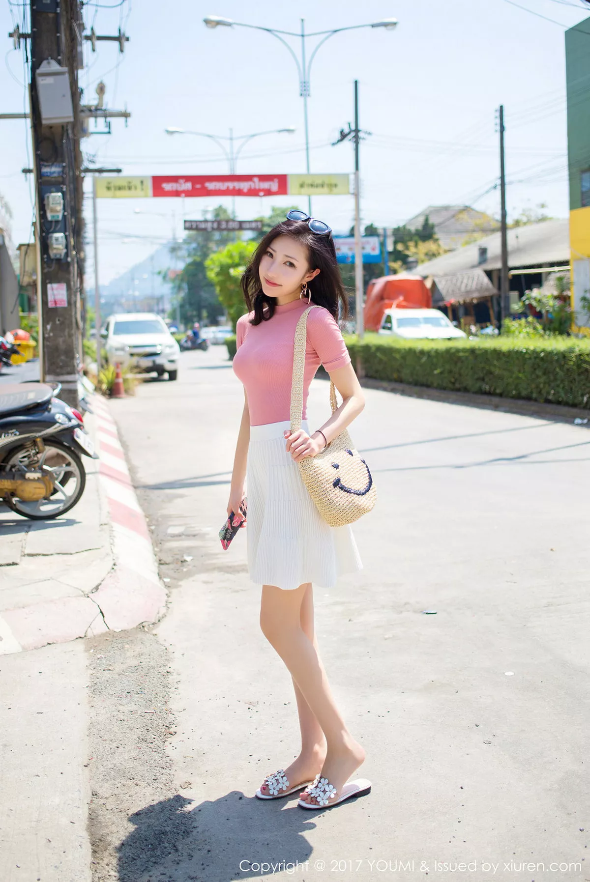 秀人集.com_[YouMi尤蜜荟]Vol.023_妩媚女神Yumi-尤美白色吊带连身裙秀完美身材性感迷人写真47P