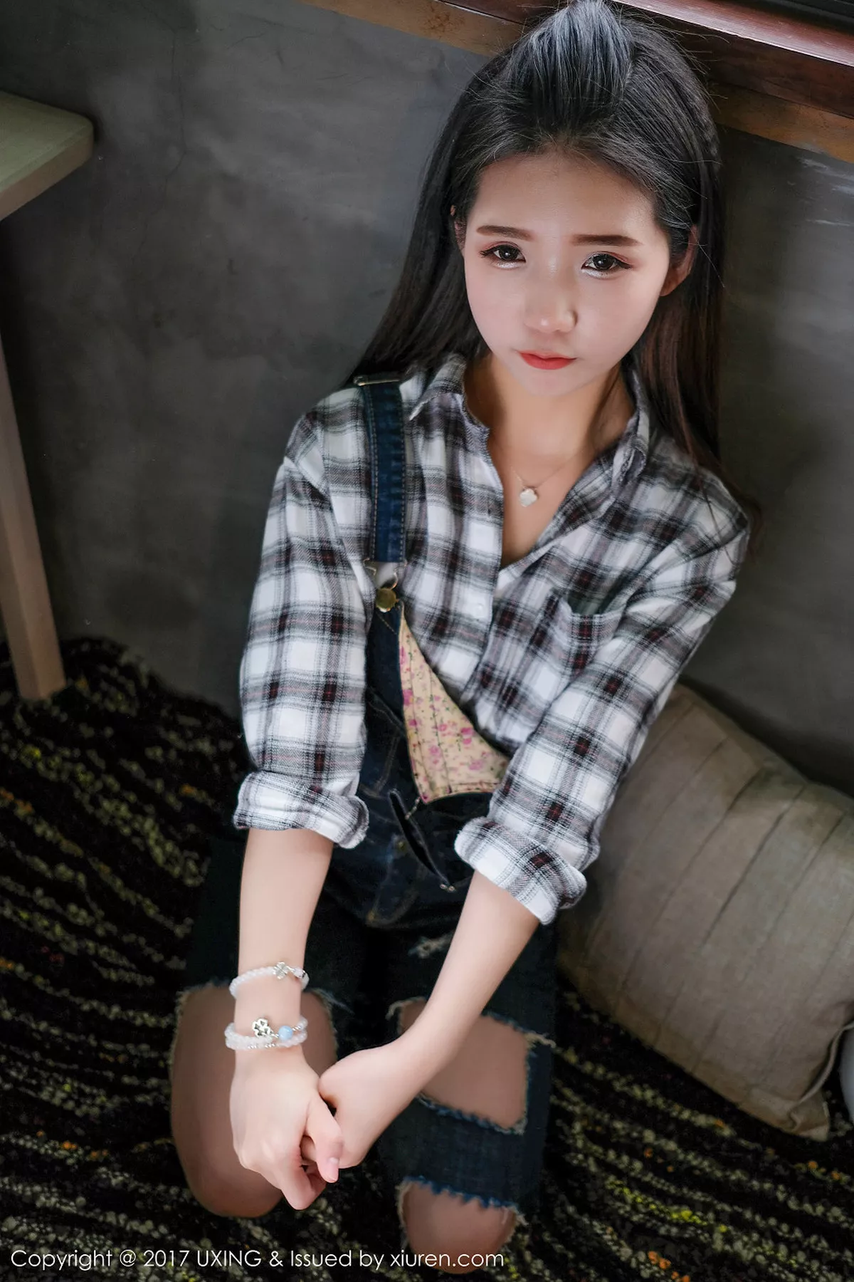 秀人集.com_[UXING优星馆]Vol.044_童颜巨乳嫩模可爱的小叶子脱牛仔衬衫秀完美曲线诱惑写真40P