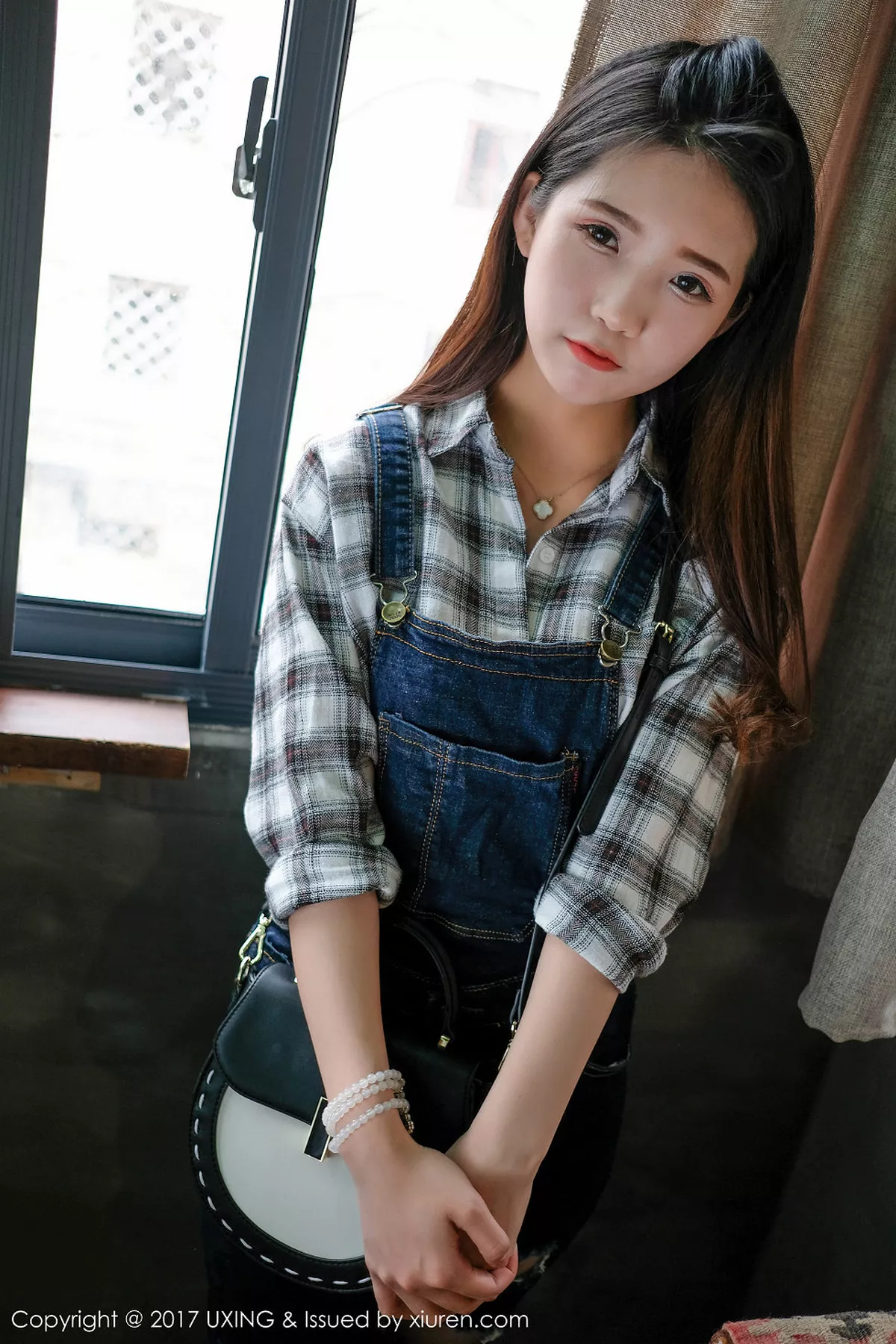 秀人集.com_[UXING优星馆]Vol.044_童颜巨乳嫩模可爱的小叶子脱牛仔衬衫秀完美曲线诱惑写真40P