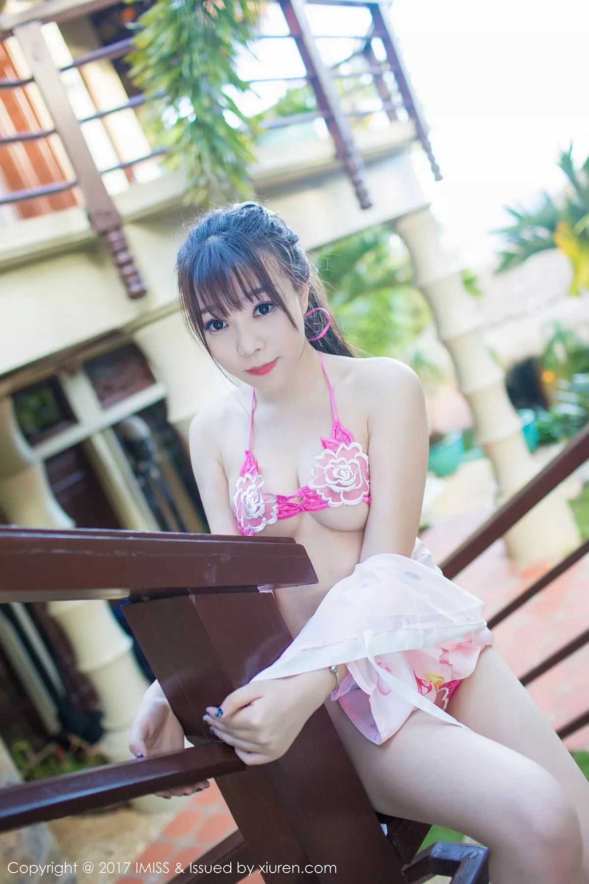 秀人集.com_[IMISS爱蜜社]Vol.155_嫩模芝芝Booty长滩旅拍圣诞树下三点式性感内衣完美诱惑写真50P