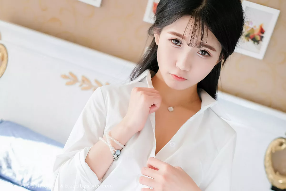 秀人集.com_[UXING优星馆]Vol.046_童颜巨乳妹子可爱的小叶子格子短裙学生装性感内衣写真50P