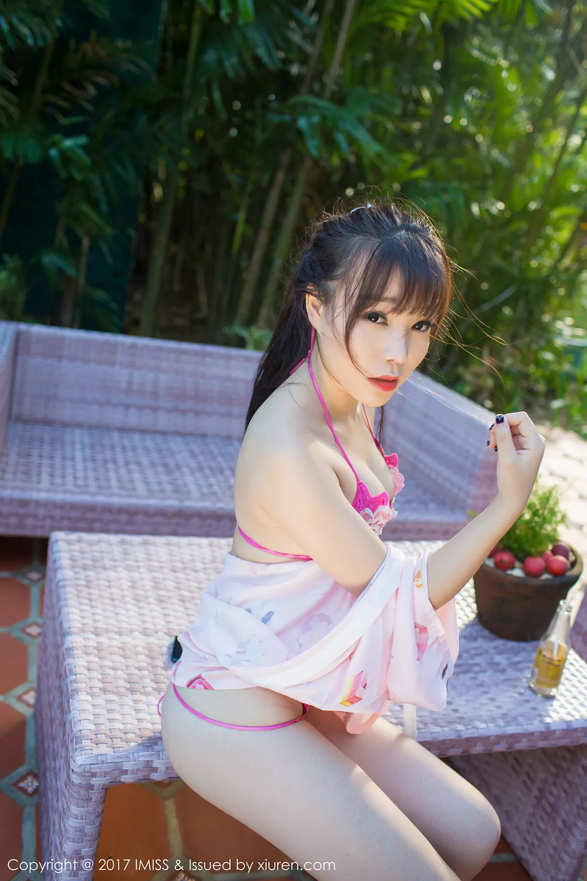 秀人集.com_[IMISS爱蜜社]Vol.155_嫩模芝芝Booty长滩旅拍圣诞树下三点式性感内衣完美诱惑写真50P