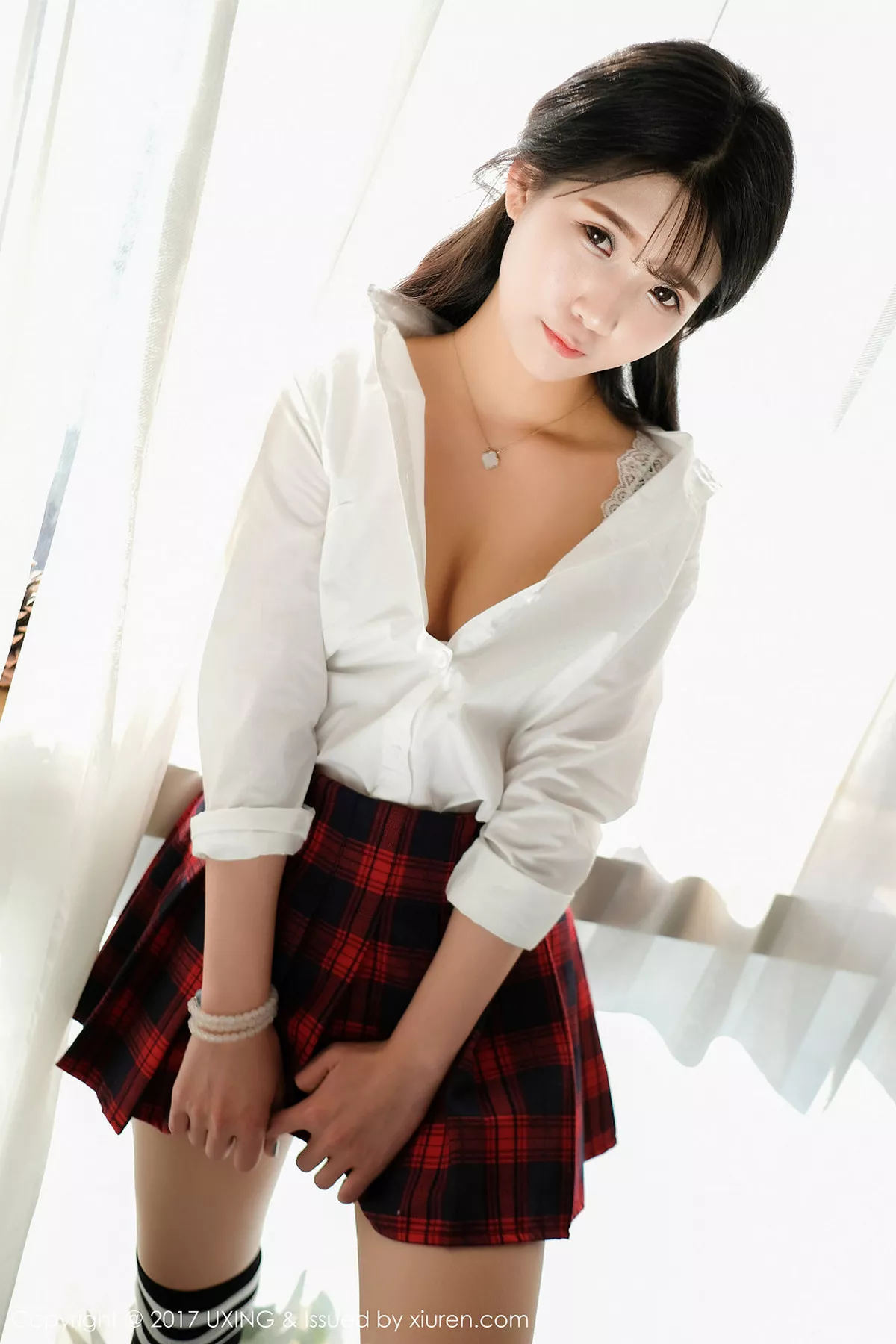 秀人集.com_[UXING优星馆]Vol.046_童颜巨乳妹子可爱的小叶子格子短裙学生装性感内衣写真50P