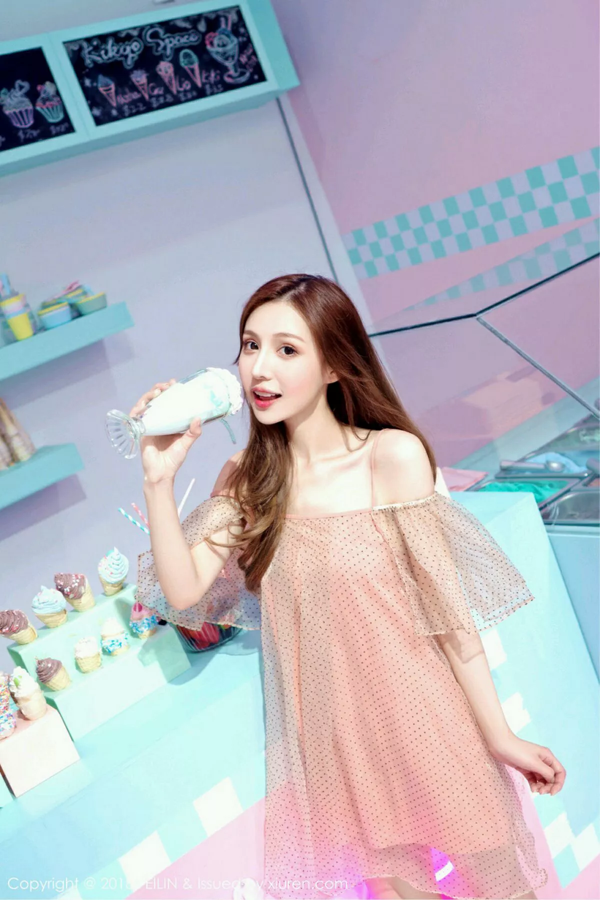 秀人集.com_[FeiLin嗲囡囡]Vol.170_嫩模柠柠_mika户外牛仔短裤+室内清新连身裙迷人写真43P