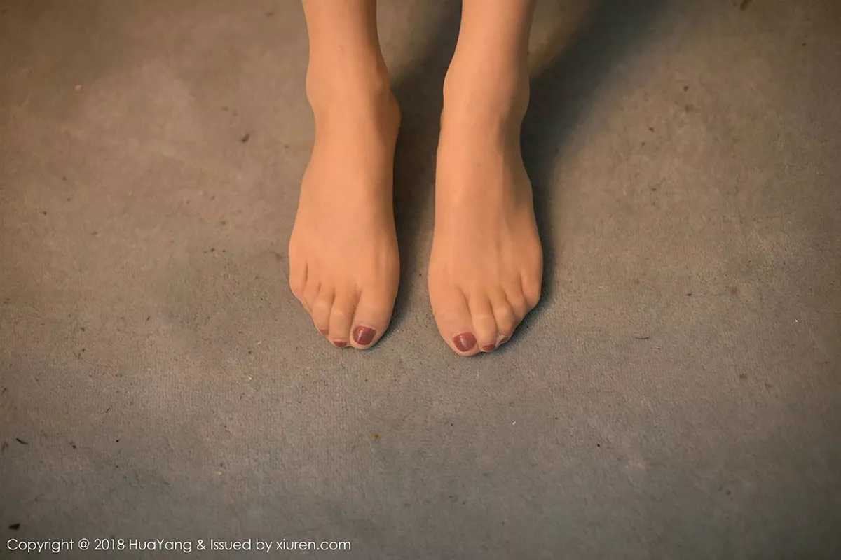 秀人集.com_[HuaYang花漾]Vol.088_女神李可可私房全裸上身配无内肉丝裤袜大尺度惹火诱惑写真44P