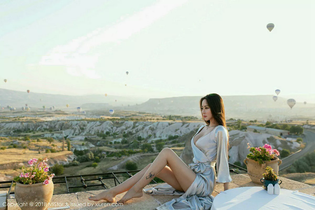 秀人集.com_[MiStar魅妍社]Vol.245_女神穆菲菲土耳其旅拍真空白色浴袍+吊带黑丝袜完美诱惑写真45P