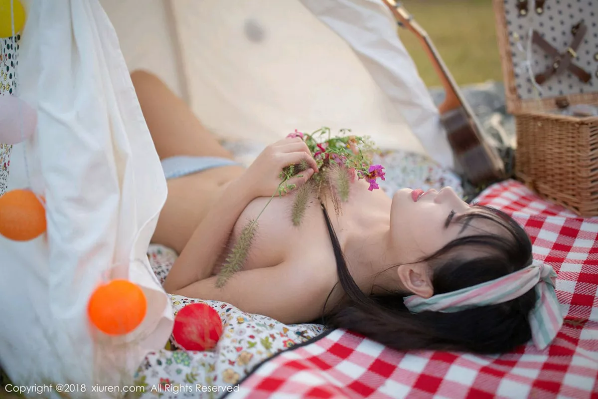 秀人集.com_[XiuRen秀人网]No.1207_嫩模徐微微mia户外性感女仆装半脱露美乳翘臀极致诱惑写真80P