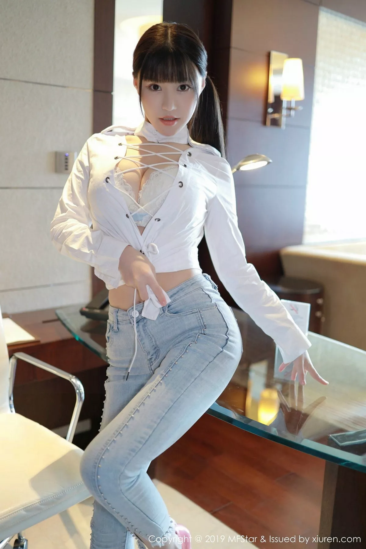 秀人集.com_[MFStar模范学院]Vol.207_嫩模Flower朱可儿白衬衣配牛仔裤半脱露豪乳极致诱惑写真58P