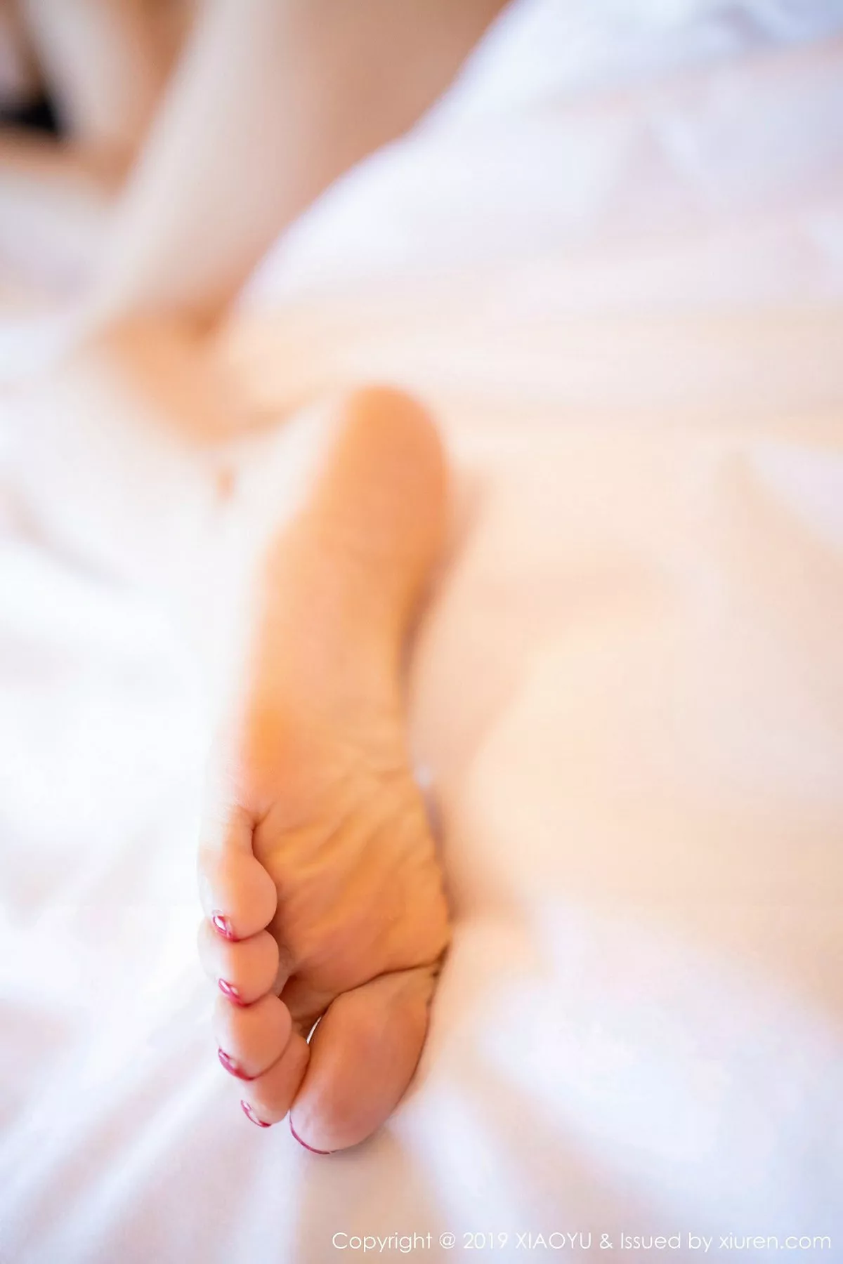 秀人集.com_[XiaoYu画语界]Vol.132_女神Angela小热巴私房床上半脱露完美身材豪乳诱惑写真106P