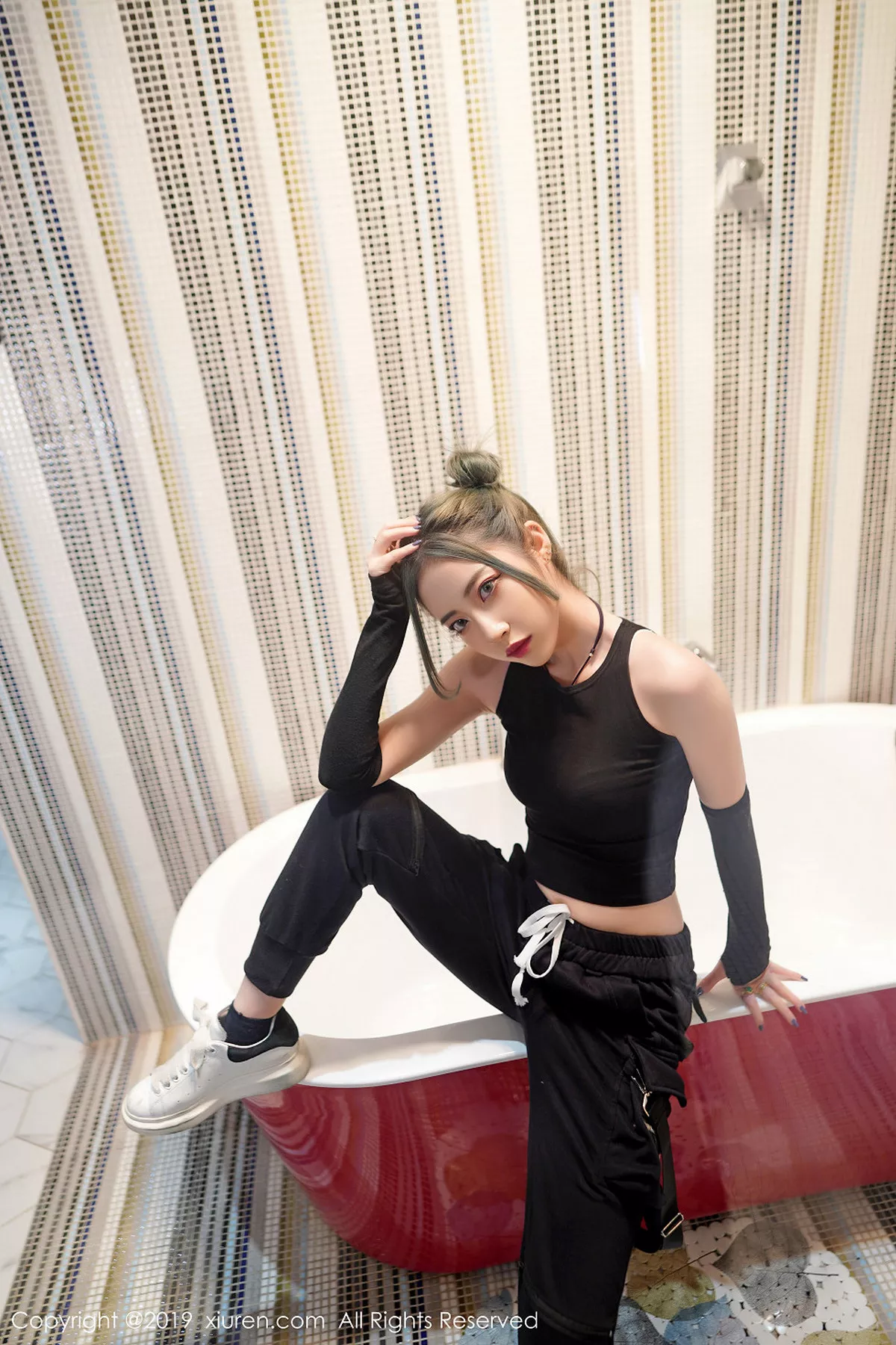 秀人集.com_[XiuRen秀人网]No.1644_嫩模贾诗晗居家私房性感黑色内衣秀完美身材修长美腿迷人写真50P