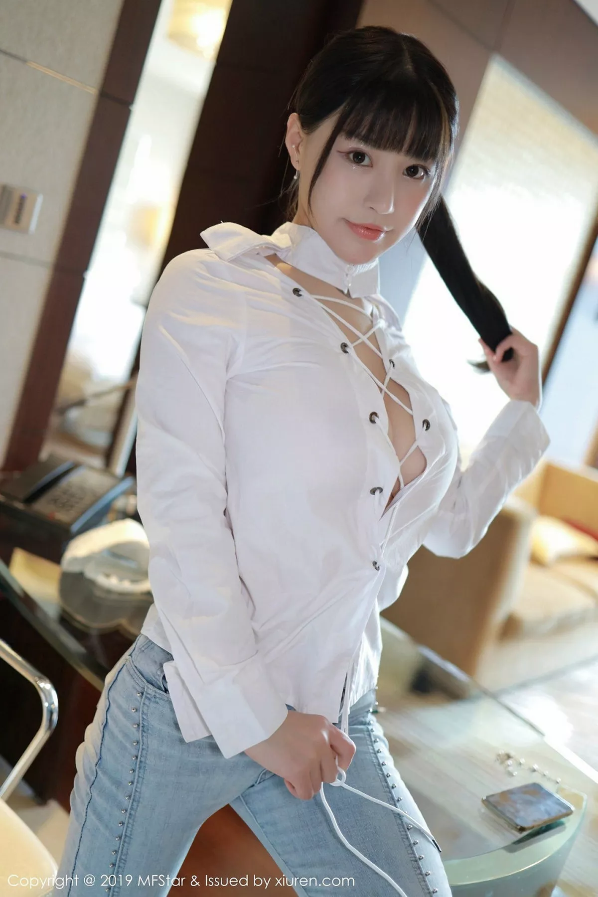 秀人集.com_[MFStar模范学院]Vol.207_嫩模Flower朱可儿白衬衣配牛仔裤半脱露豪乳极致诱惑写真58P