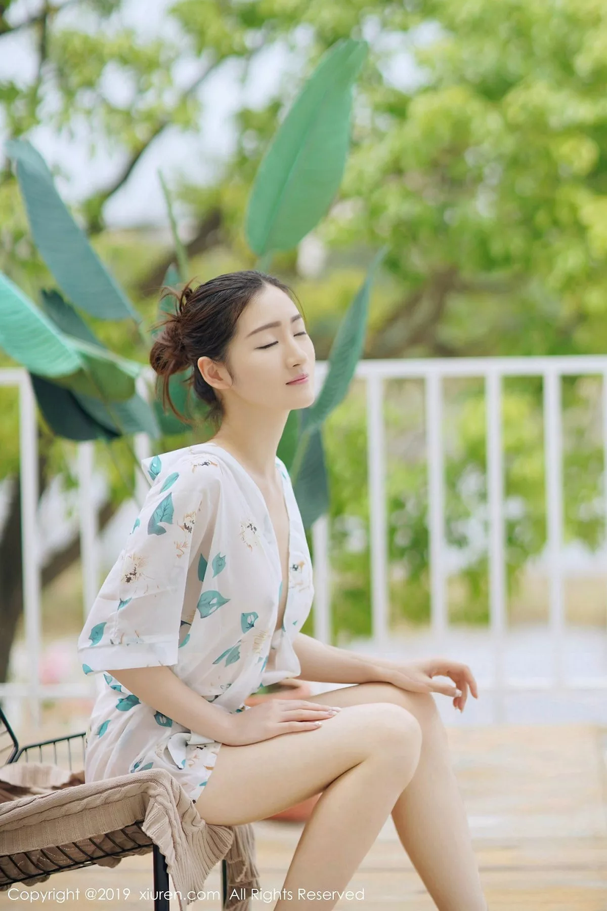 秀人集.com_[XiuRen秀人网]No.1613_嫩模沈梦瑶户外阳台椅子上真空魅惑睡衣露火辣身材诱惑写真50P